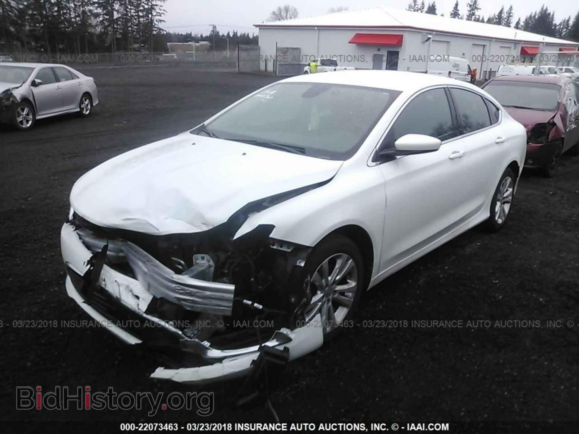 2015 Chrysler 200 - VIN: 1C3CCCAB2FN745161 - Photo 2