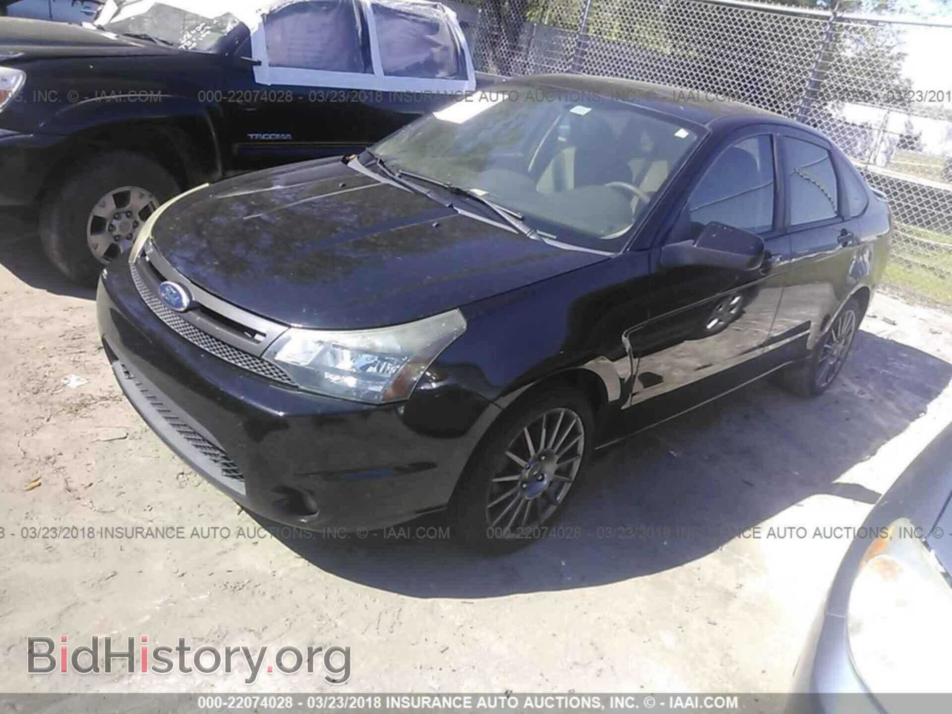 2011 Ford Focus - VIN: 1FAHP3GN7BW153661 - Фото 2