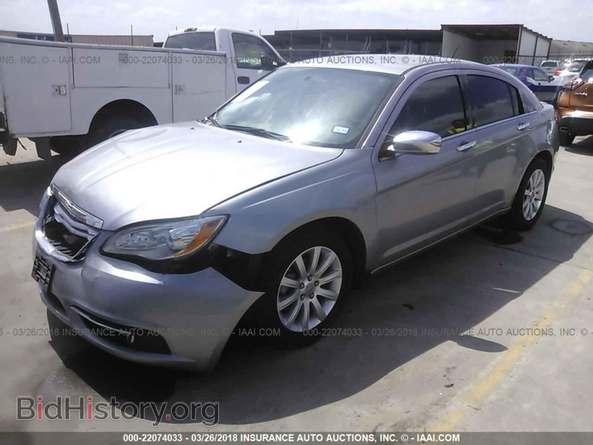 2014 Chrysler 200 - VIN: 1C3CCBCG3EN157142 - Фото 2