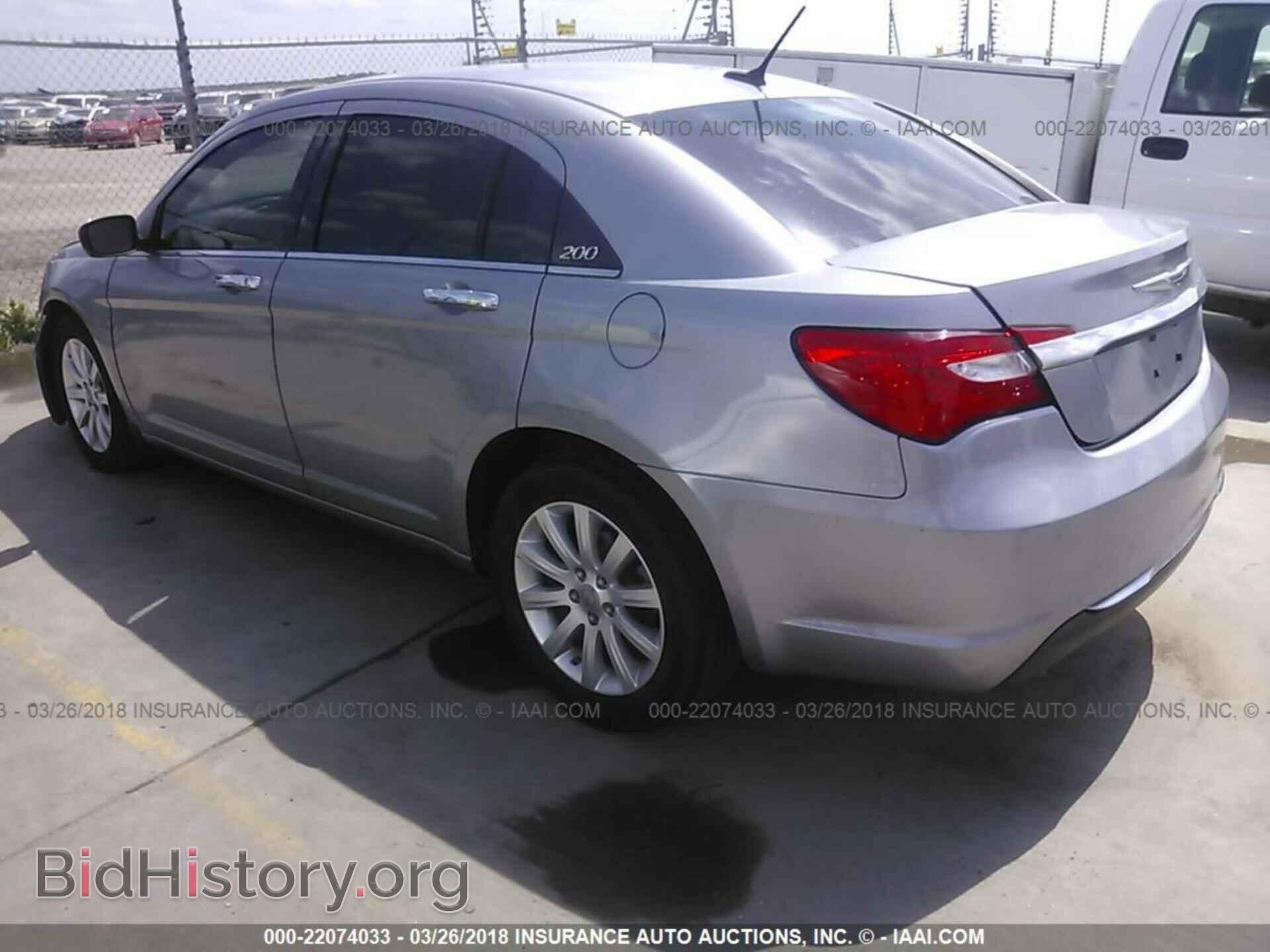 2014 Chrysler 200 - VIN: 1C3CCBCG3EN157142 - Фото 3