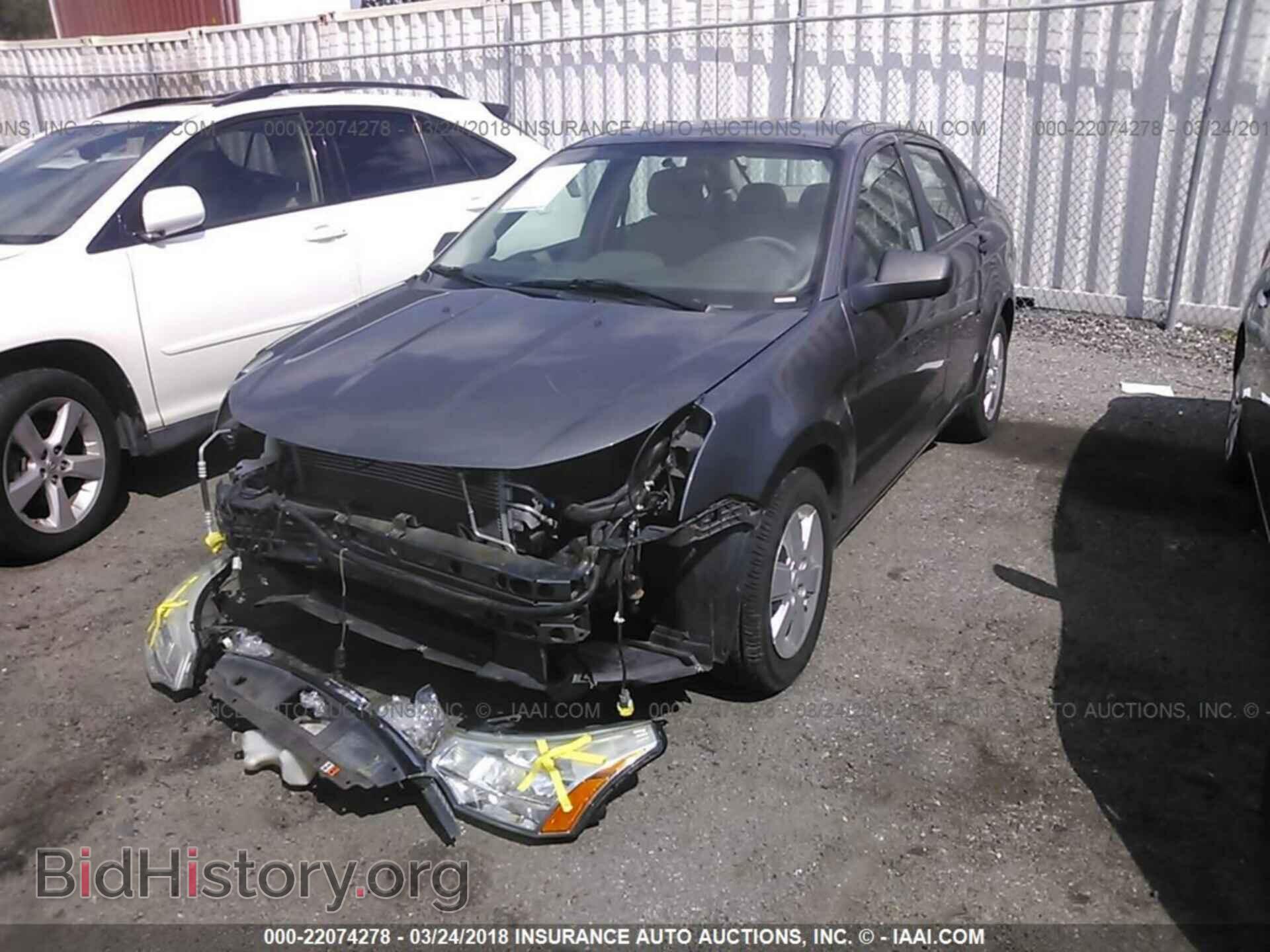 2011 Ford Focus - VIN: 1FAHP3EN3BW166765 - Фото 2