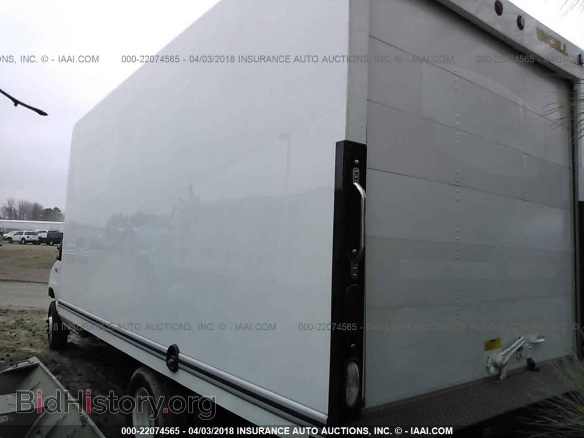 2017 Ford Econoline - VIN: 1FDWE3FS1HDC37196 - Photo 3