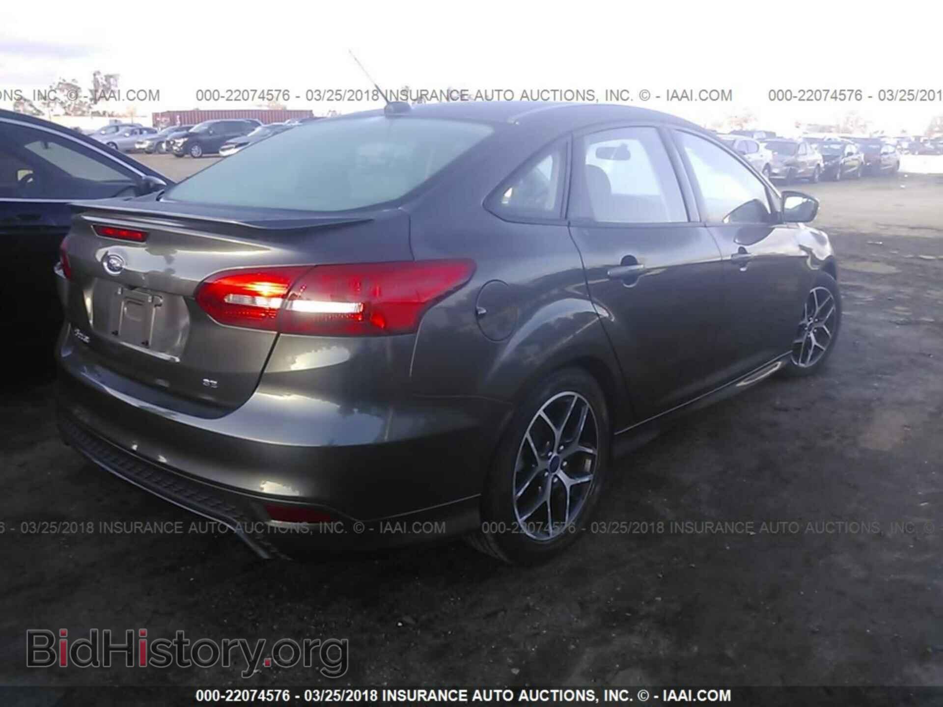 2015 Ford Focus - VIN: 1FADP3F28FL363893 - Photo 4