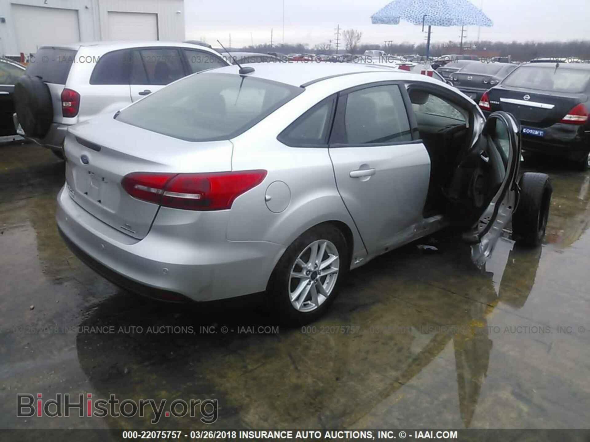 2016 Ford Focus - VIN: 1FADP3F28GL336856 - Photo 4