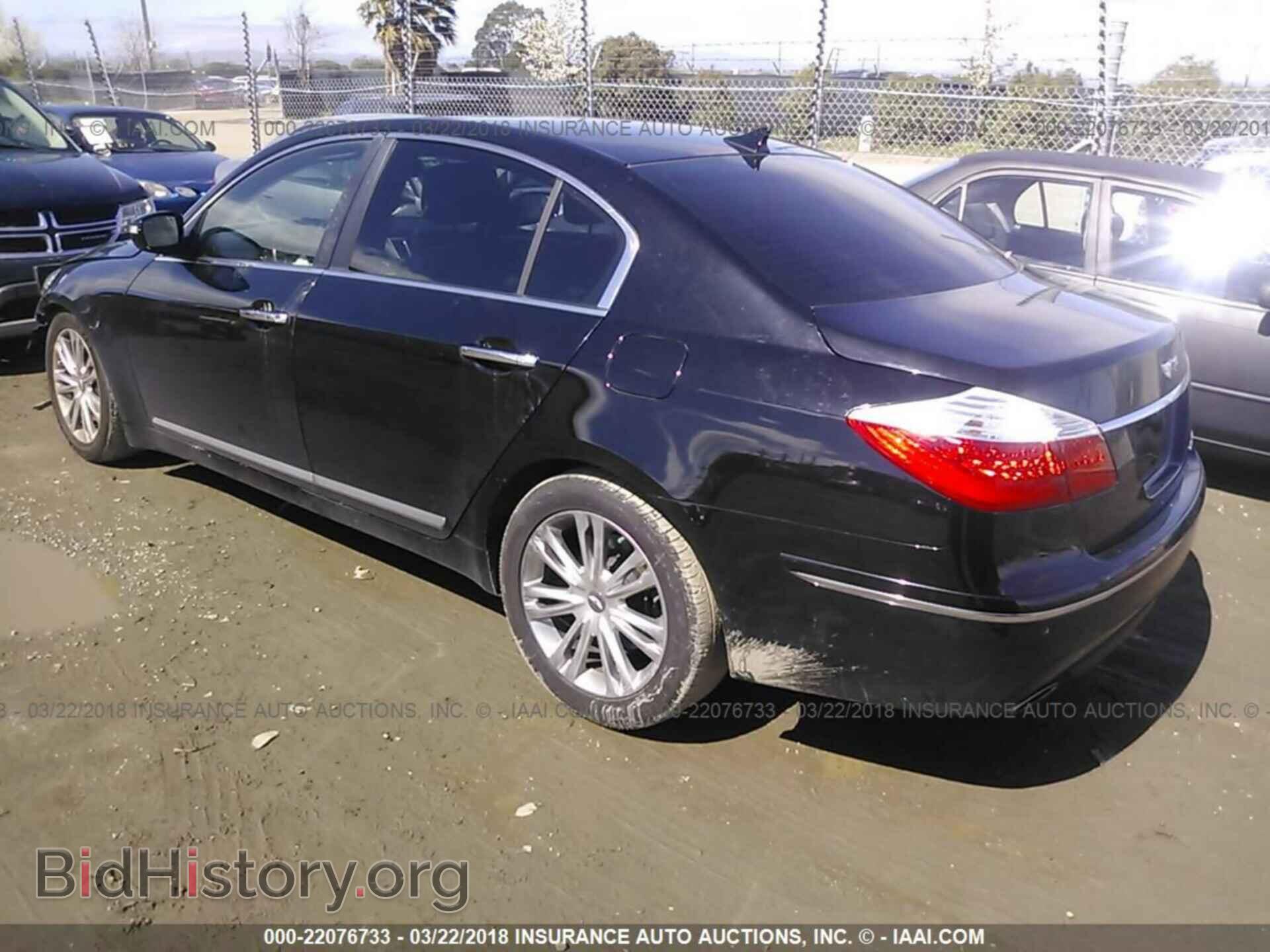 2011 Hyundai Genesis - VIN: KMHGC4DF3BU144922 - Фото 3