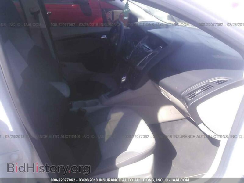 2012 Ford FOCUS (VIN 1FAHP3F2XCL258110) — photo 5 of 10