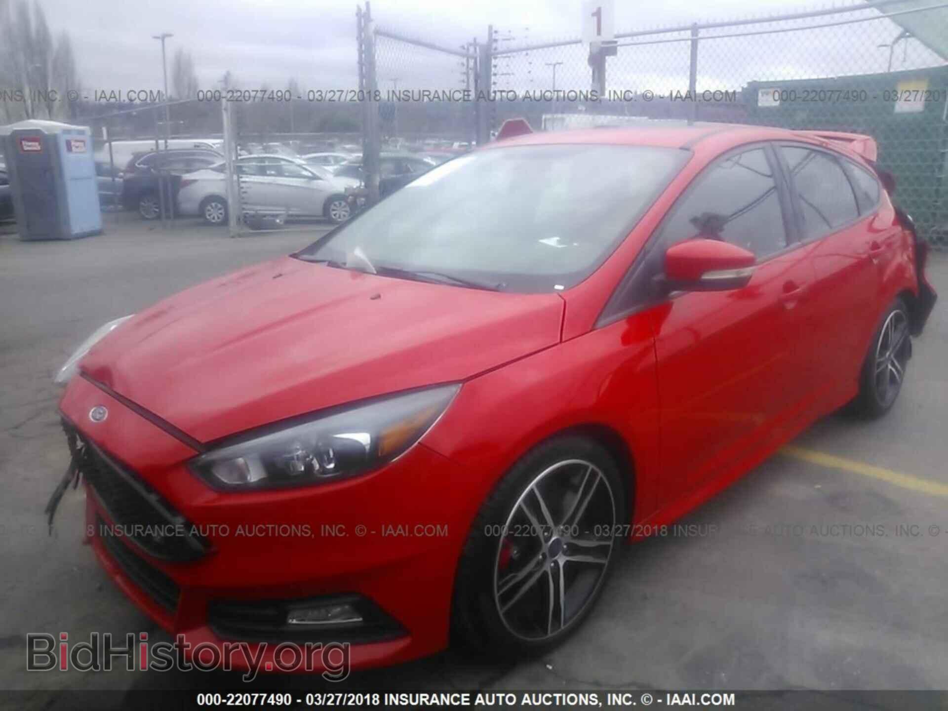 2017 Ford Focus - VIN: 1FADP3L93HL230981 - Photo 2