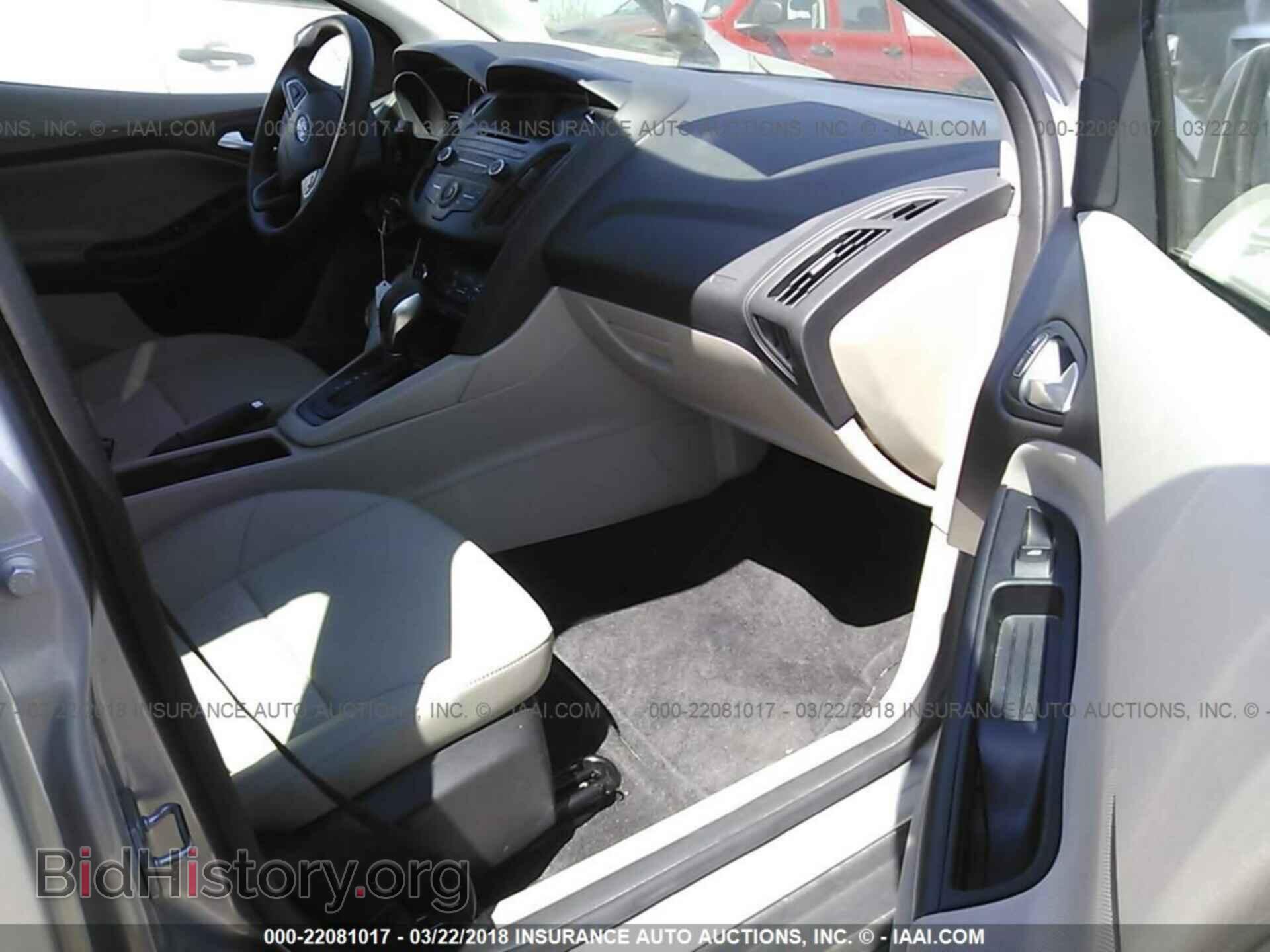 2017 Ford Focus - VIN: 1FADP3F2XHL272482 - Photo 5