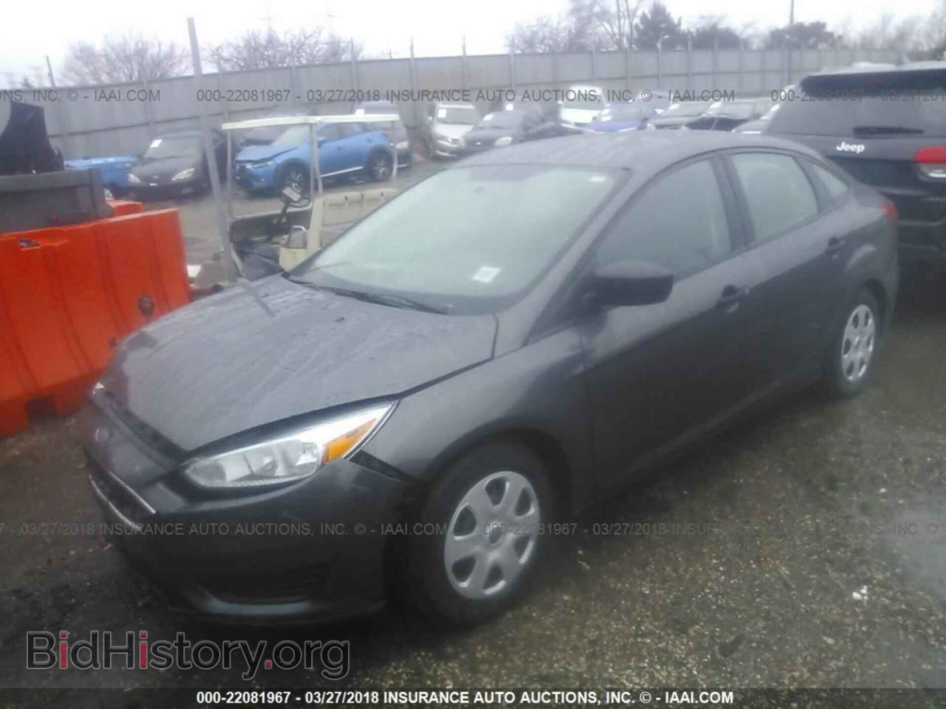 2015 Ford Focus - VIN: 1FADP3E20FL373125 - Photo 2