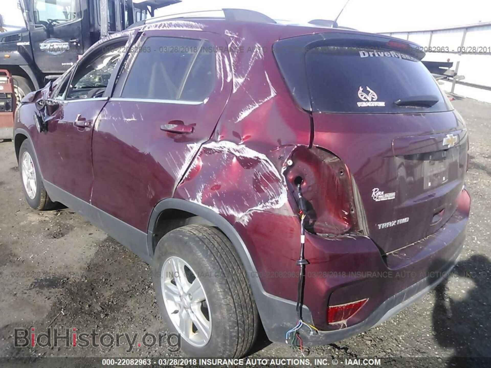 2017 Chevrolet Trax - VIN: 3GNCJPSB3HL230381 - Photo 3