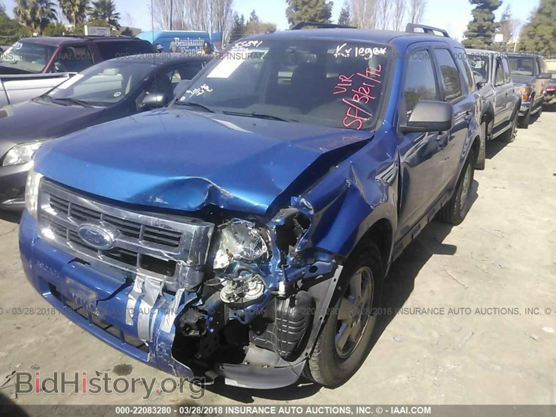 2011 Ford Escape - VIN: 1FMCU0D75BKB66722 - Photo 2