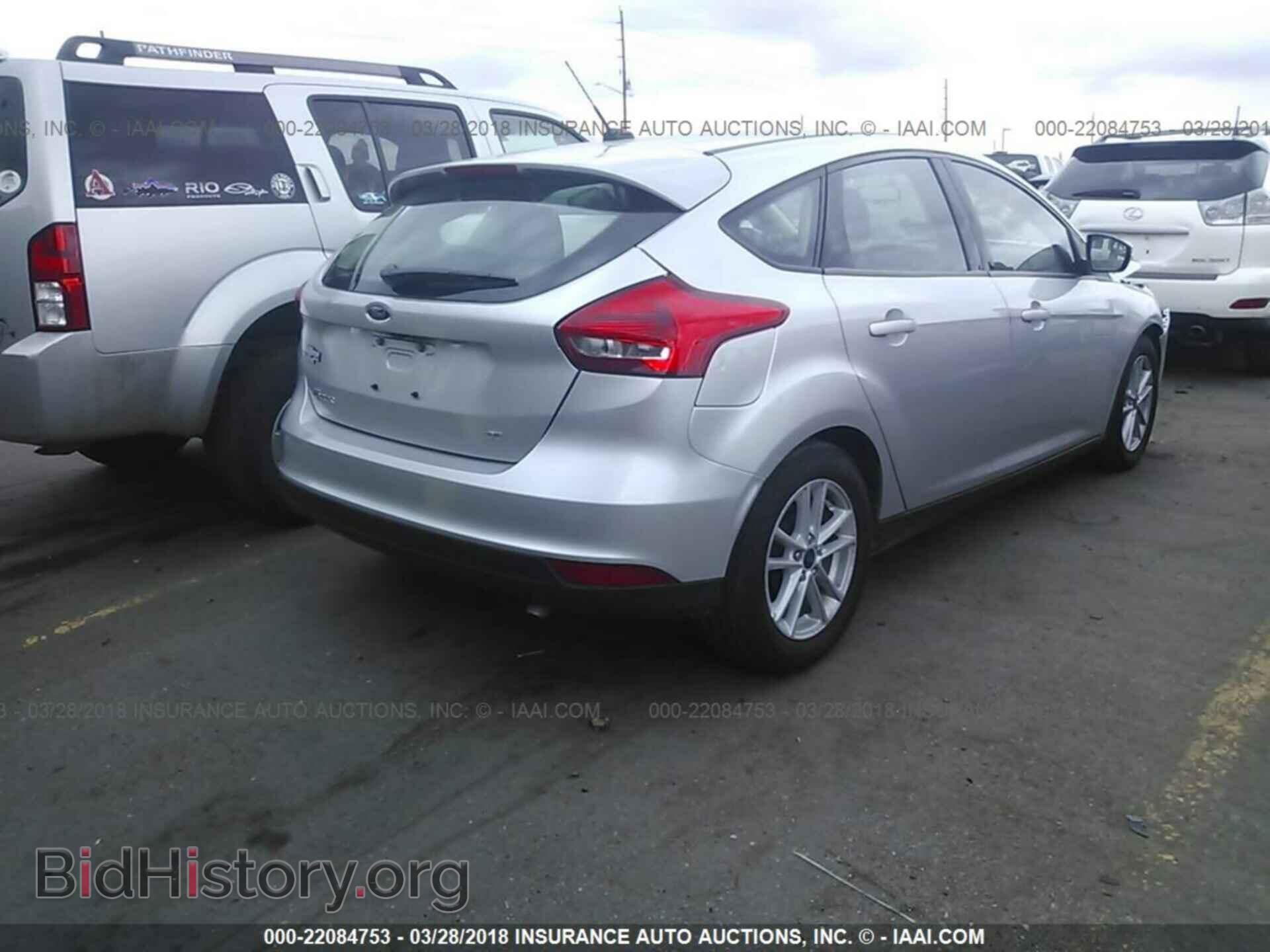 2017 Ford Focus - VIN: 1FADP3K23HL343012 - Photo 4
