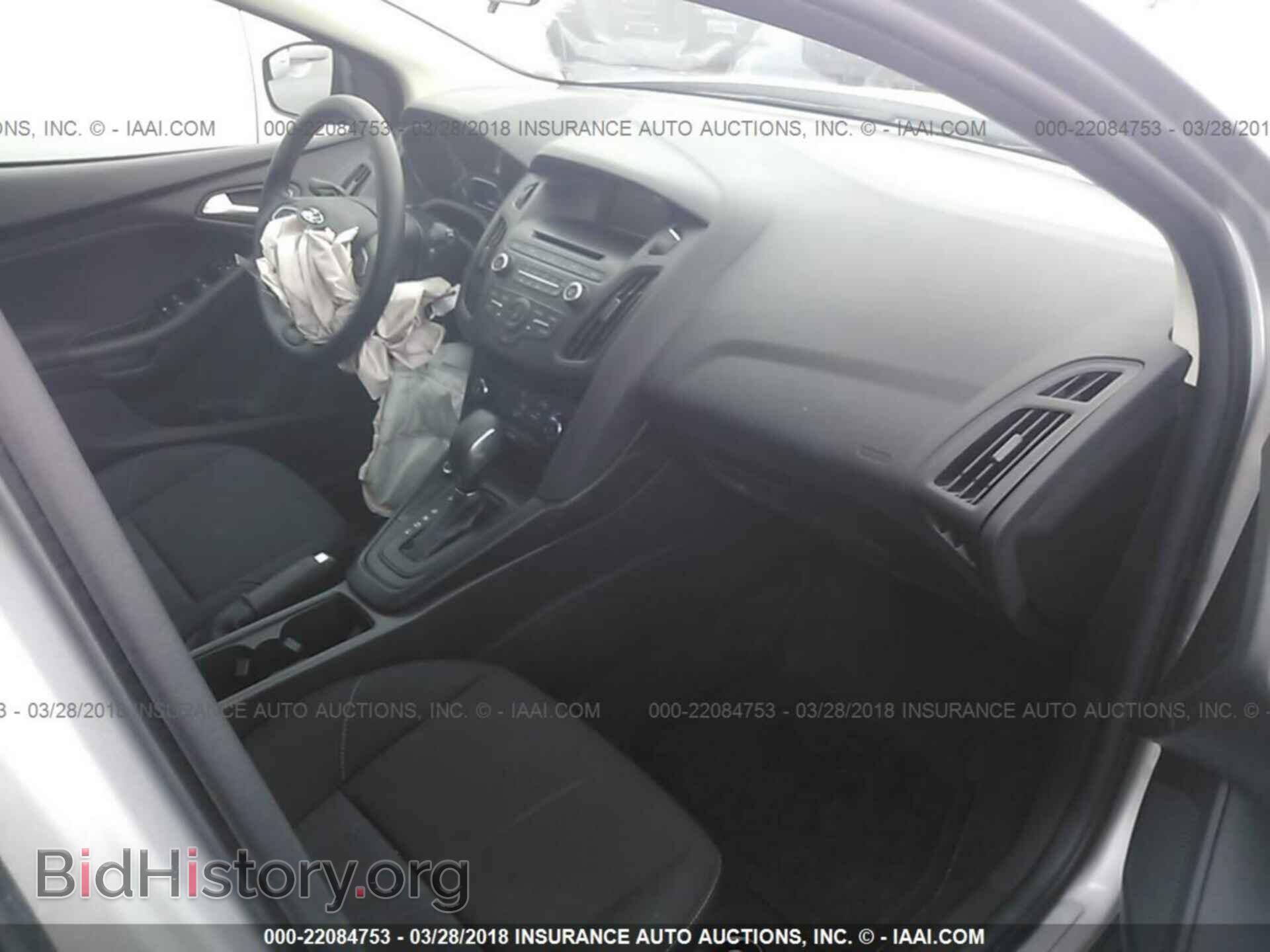 2017 Ford Focus - VIN: 1FADP3K23HL343012 - Photo 5