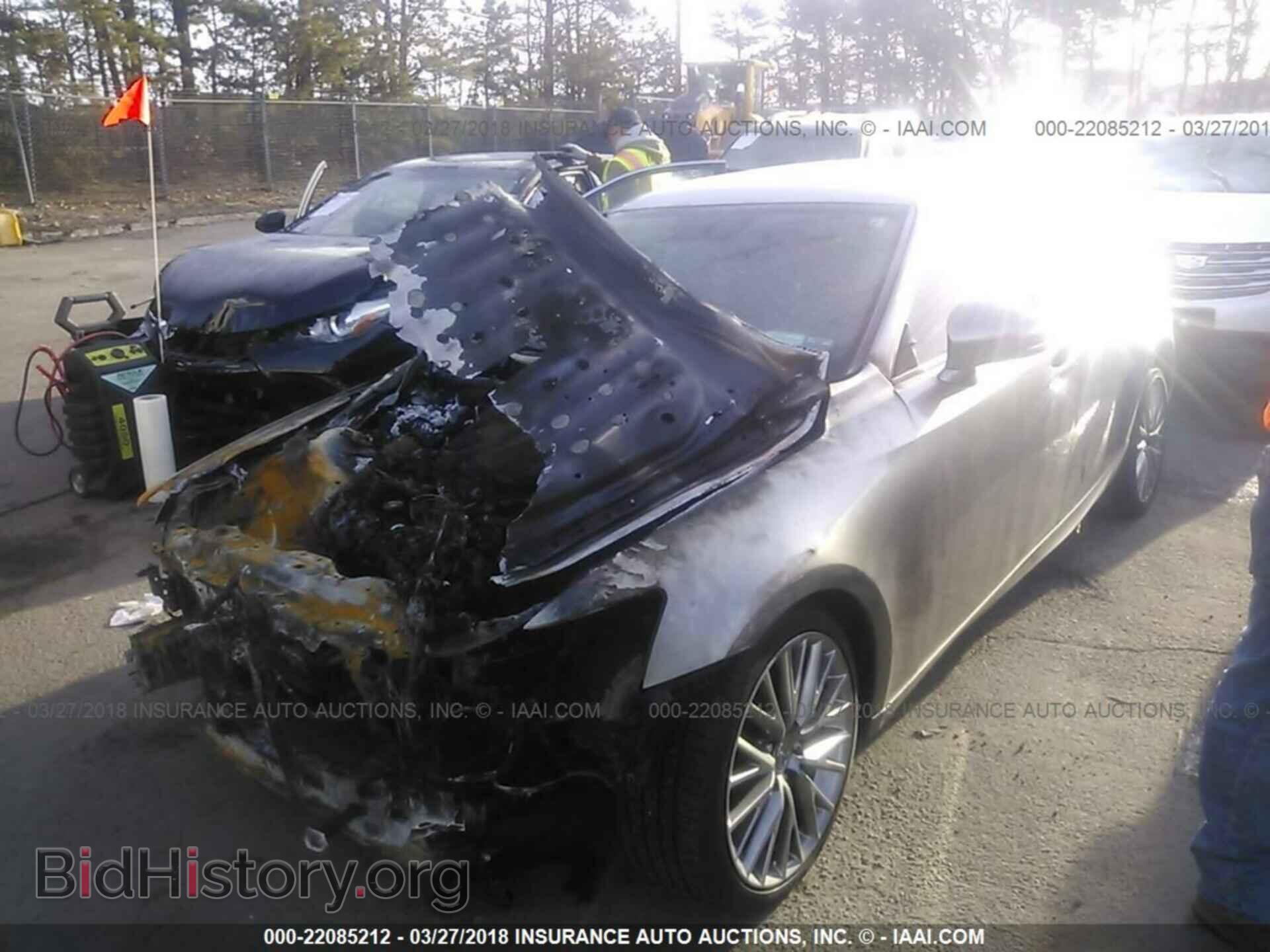 2014 Lexus Is - VIN: JTHCF1D28E5000561 - Photo 2