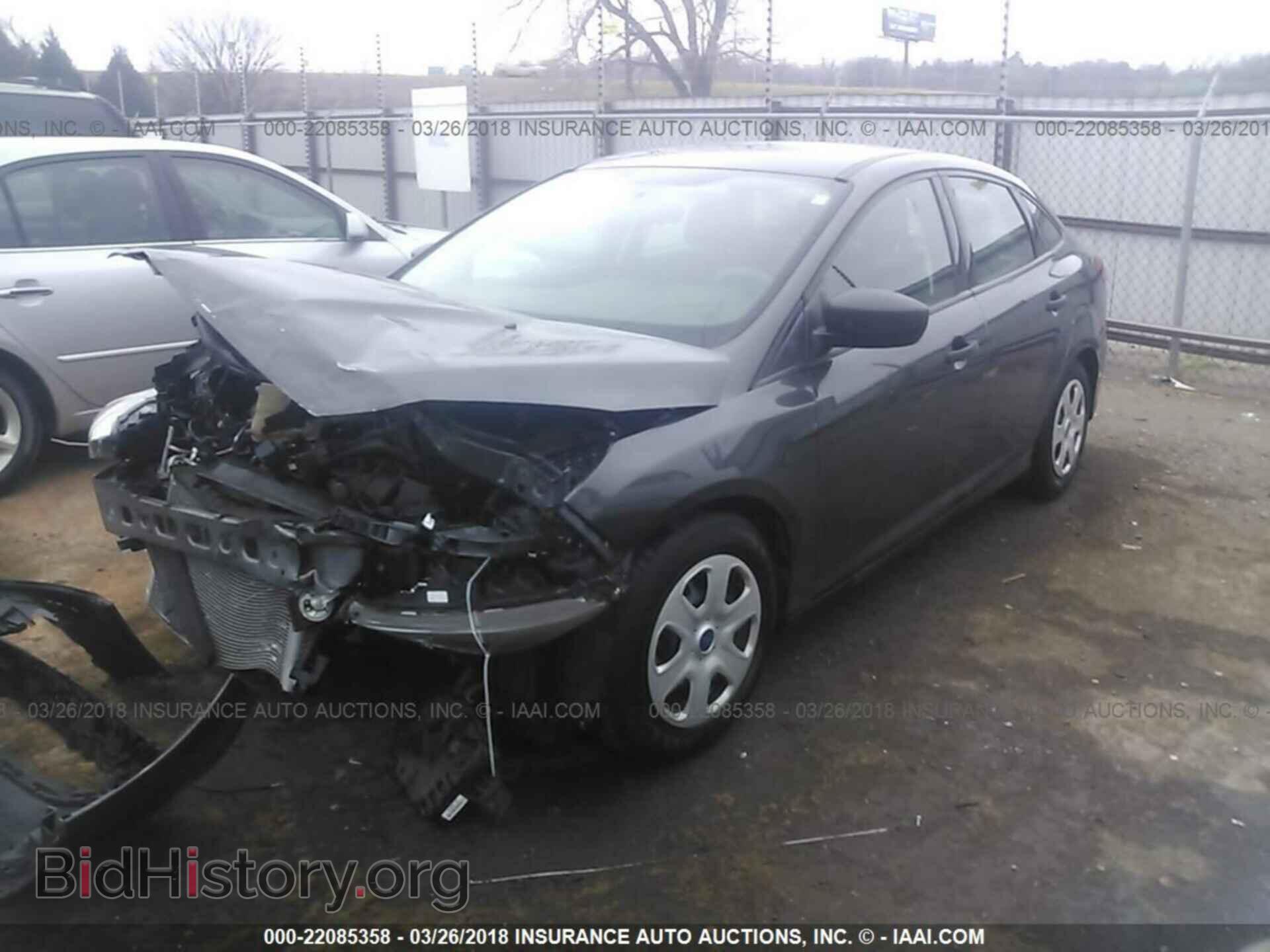 2016 Ford Focus - VIN: 1FADP3E2XGL324550 - Photo 2