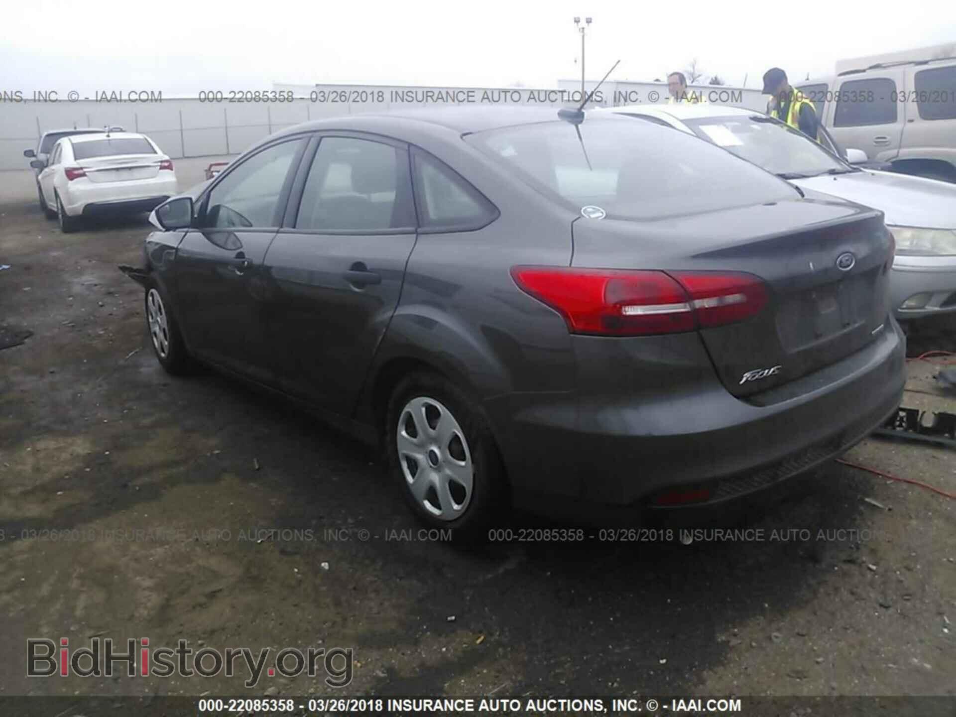 2016 Ford Focus - VIN: 1FADP3E2XGL324550 - Photo 3
