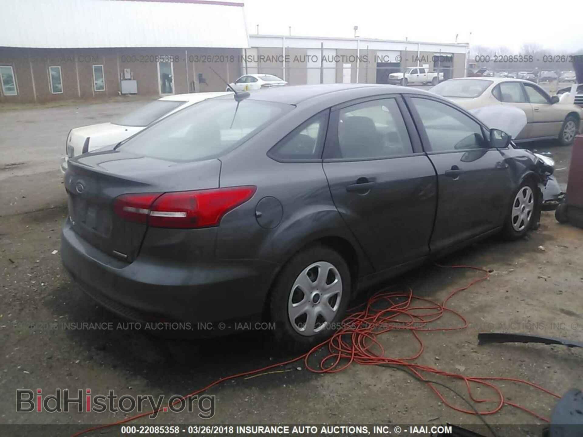 2016 Ford Focus - VIN: 1FADP3E2XGL324550 - Photo 4