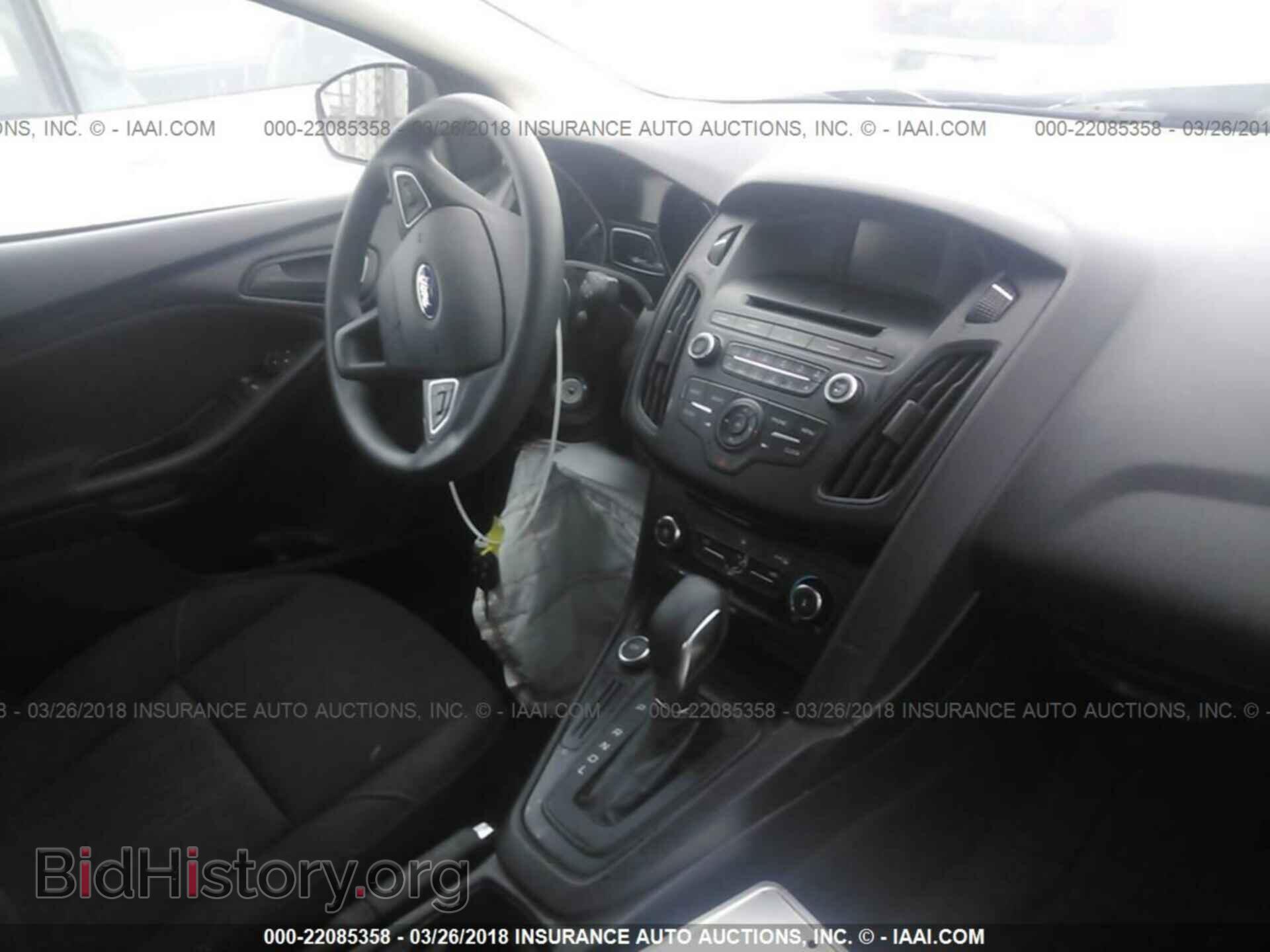 2016 Ford Focus - VIN: 1FADP3E2XGL324550 - Photo 5