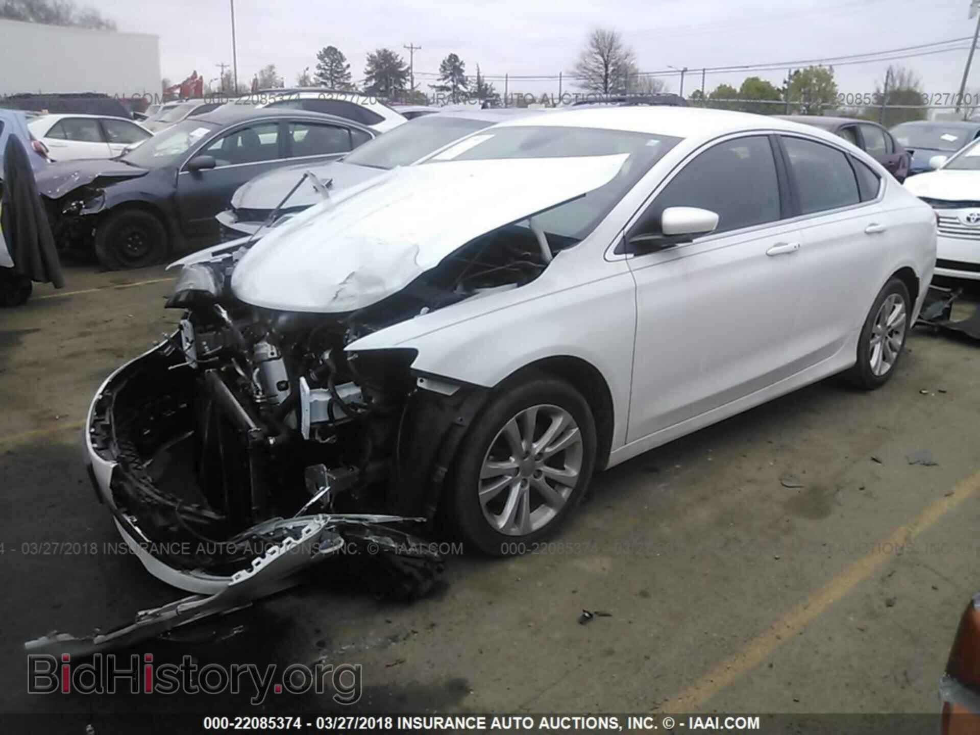2015 Chrysler 200 - VIN: 1C3CCCAB7FN640714 - Photo 2
