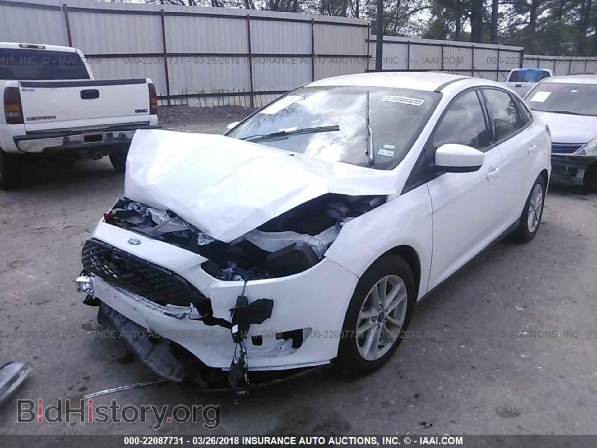 2018 Ford Focus - VIN: 1FADP3F20JL250593 - Фото 2