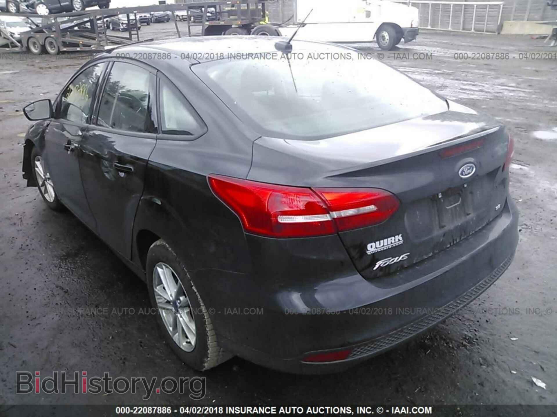 2017 Ford Focus - VIN: 1FADP3F29HL240199 - Фото 3