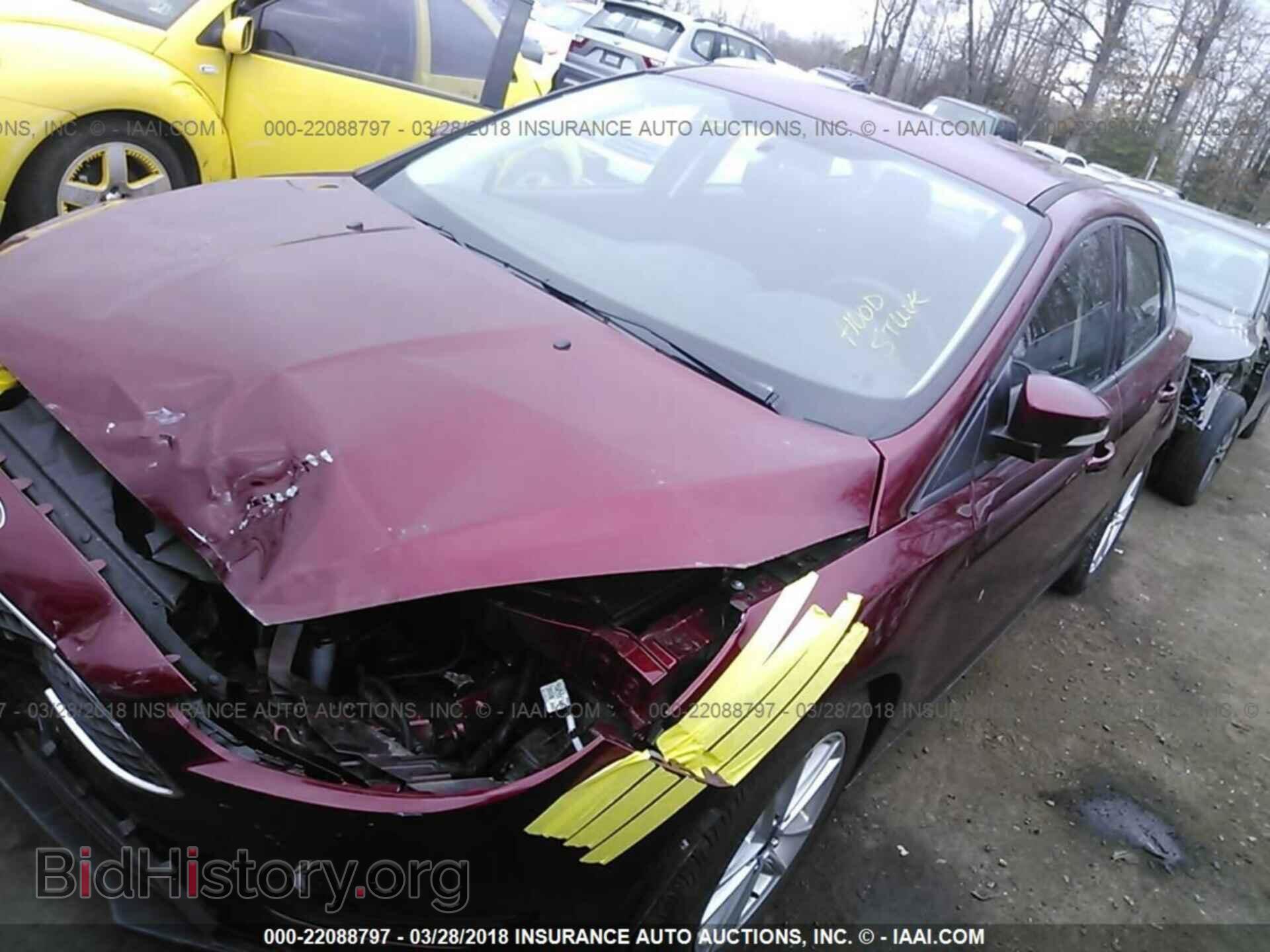 2016 Ford Focus - VIN: 1FADP3F28GL274276 - Photo 2