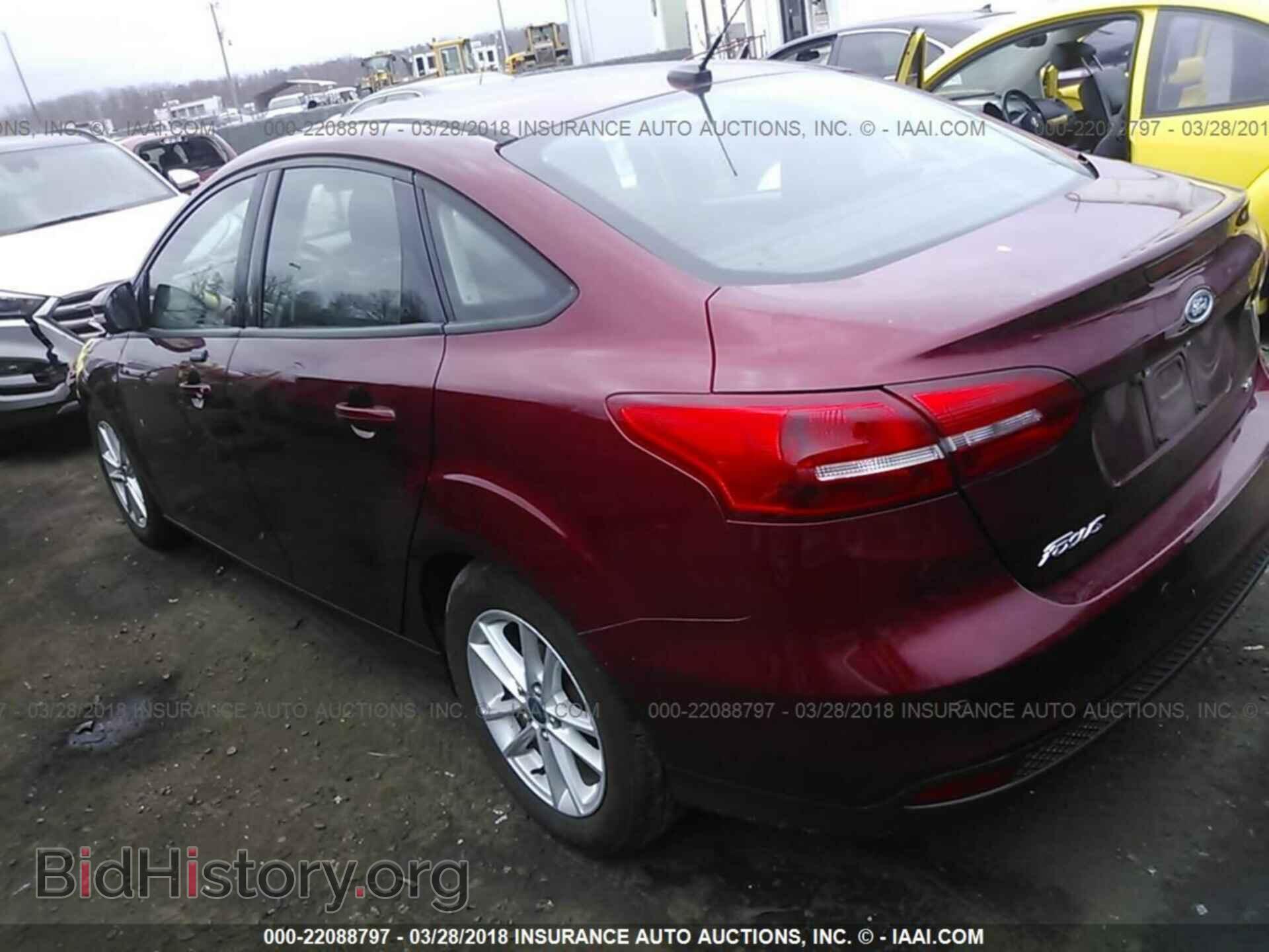 2016 Ford Focus - VIN: 1FADP3F28GL274276 - Photo 3
