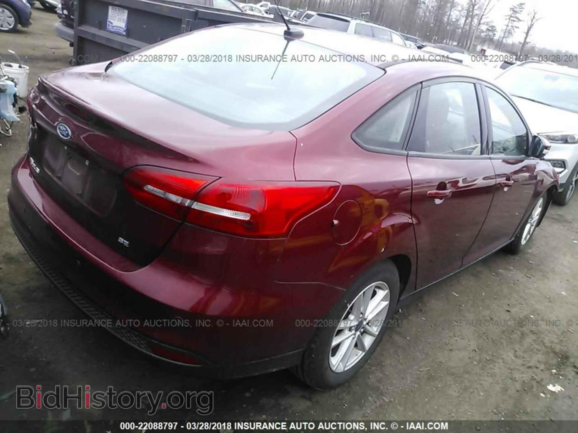 2016 Ford Focus - VIN: 1FADP3F28GL274276 - Photo 4