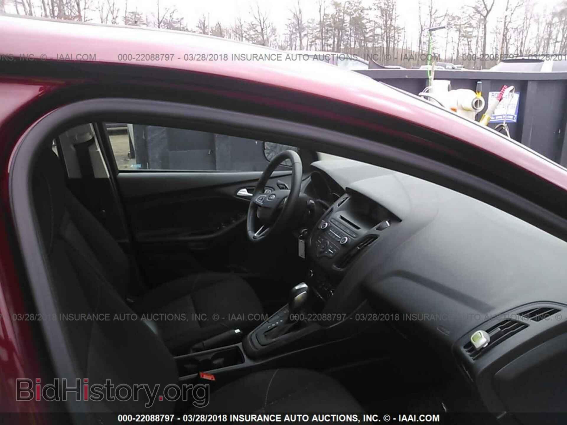 2016 Ford Focus - VIN: 1FADP3F28GL274276 - Photo 5
