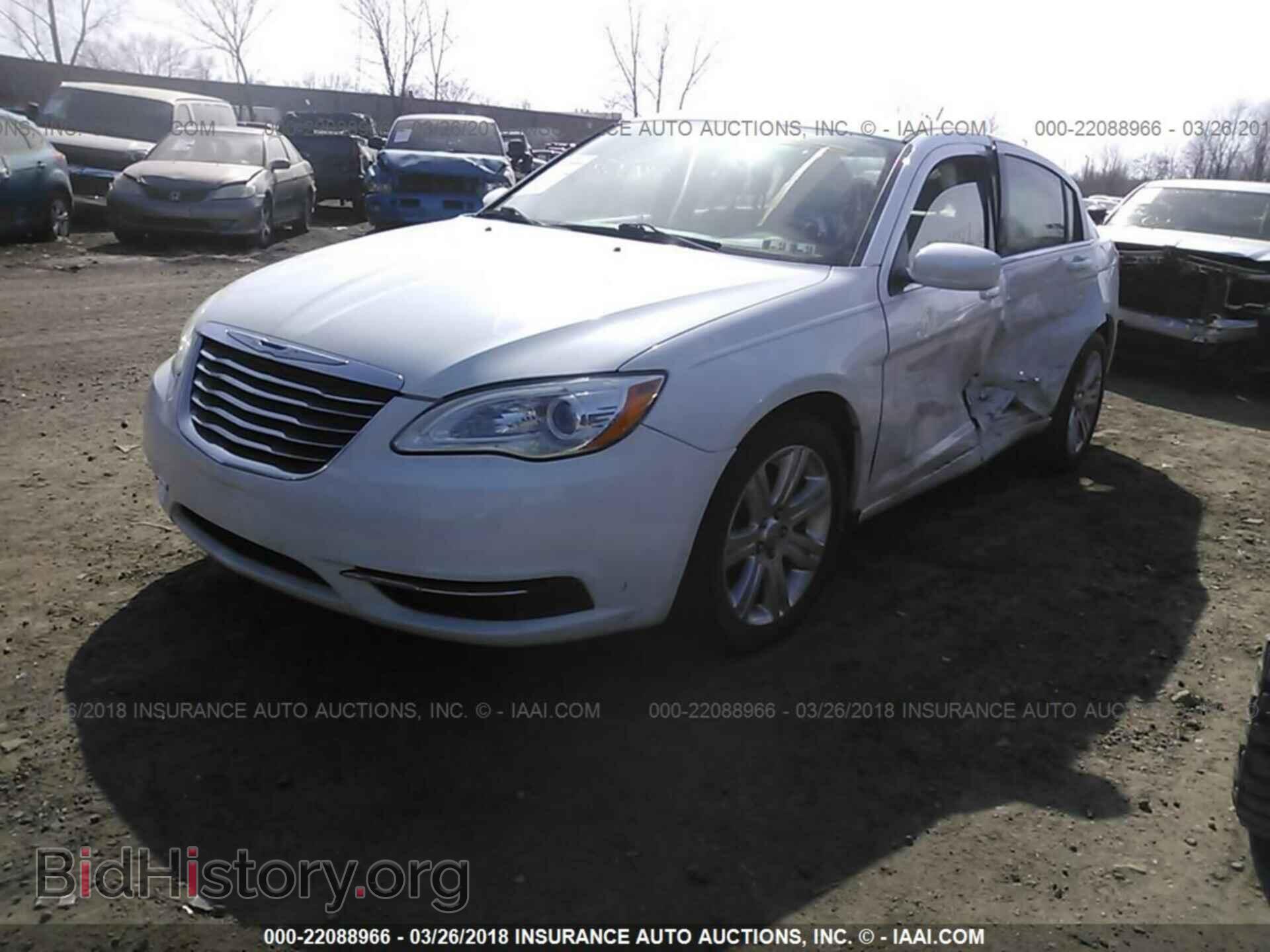 2013 Chrysler 200 - VIN: 1C3CCBAB0DN762001 - Photo 2