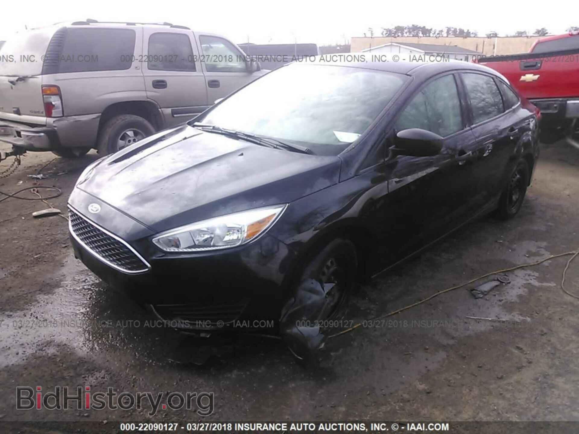 2016 Ford Focus - VIN: 1FADP3E28GL280175 - Photo 2