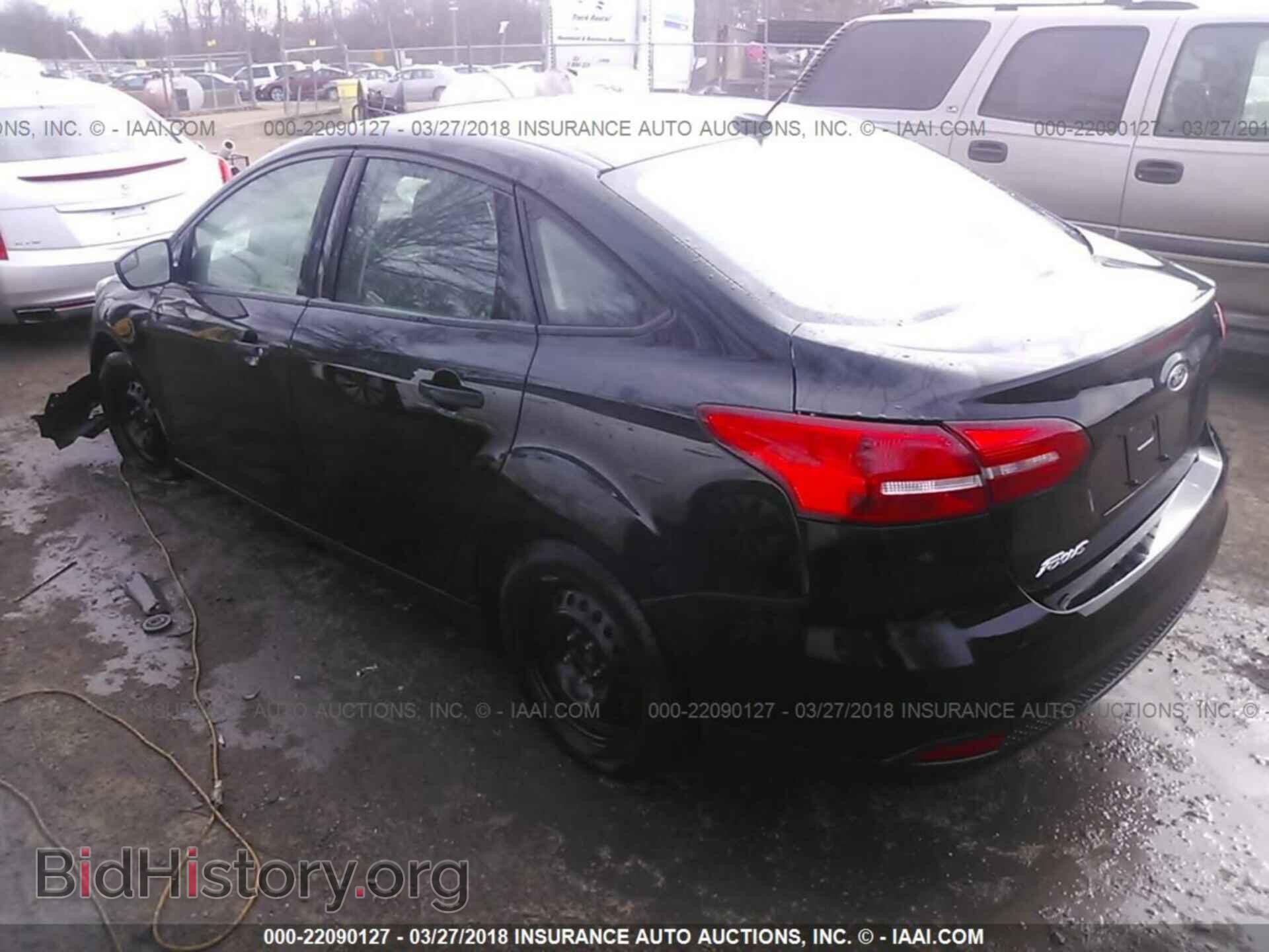 2016 Ford Focus - VIN: 1FADP3E28GL280175 - Photo 3