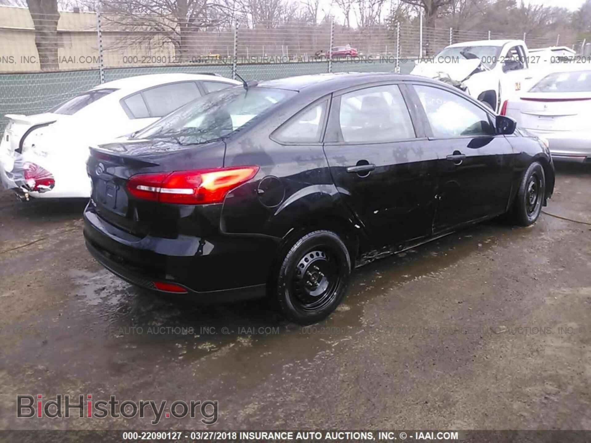 2016 Ford Focus - VIN: 1FADP3E28GL280175 - Photo 4