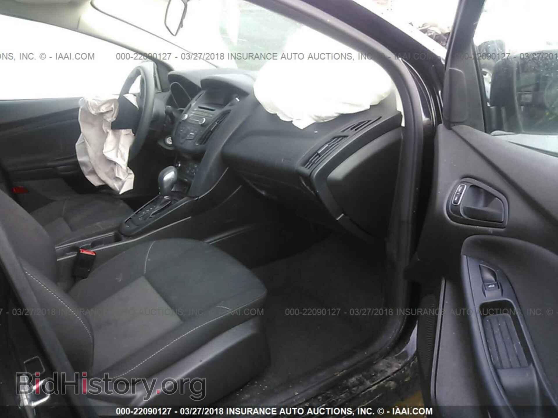 2016 Ford Focus - VIN: 1FADP3E28GL280175 - Photo 5