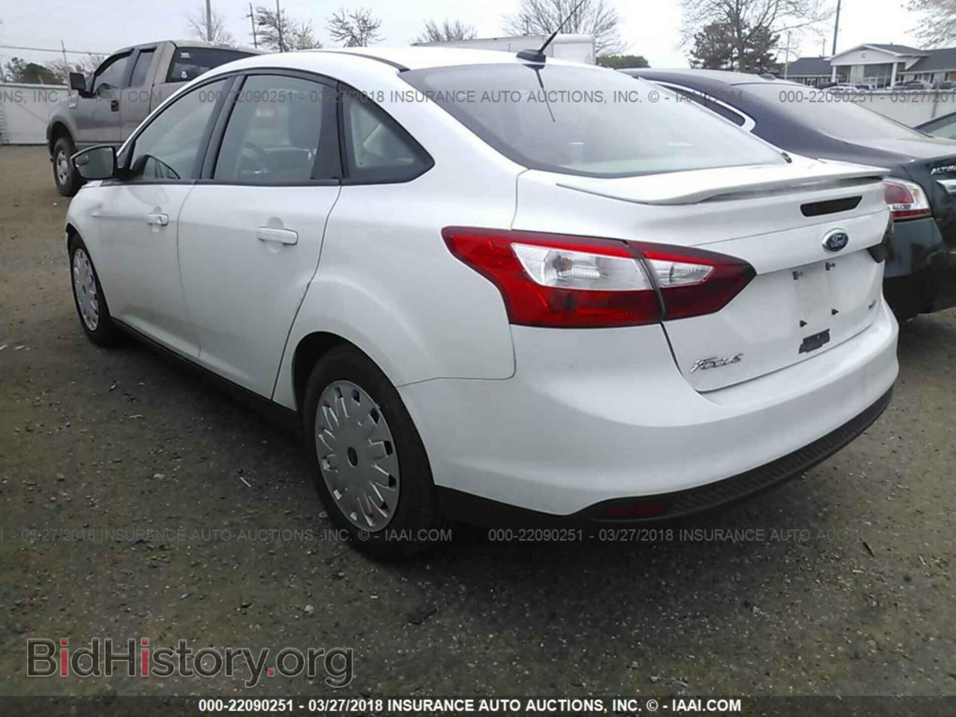 2012 Ford Focus - VIN: 1FAHP3F20CL315866 - Photo 3