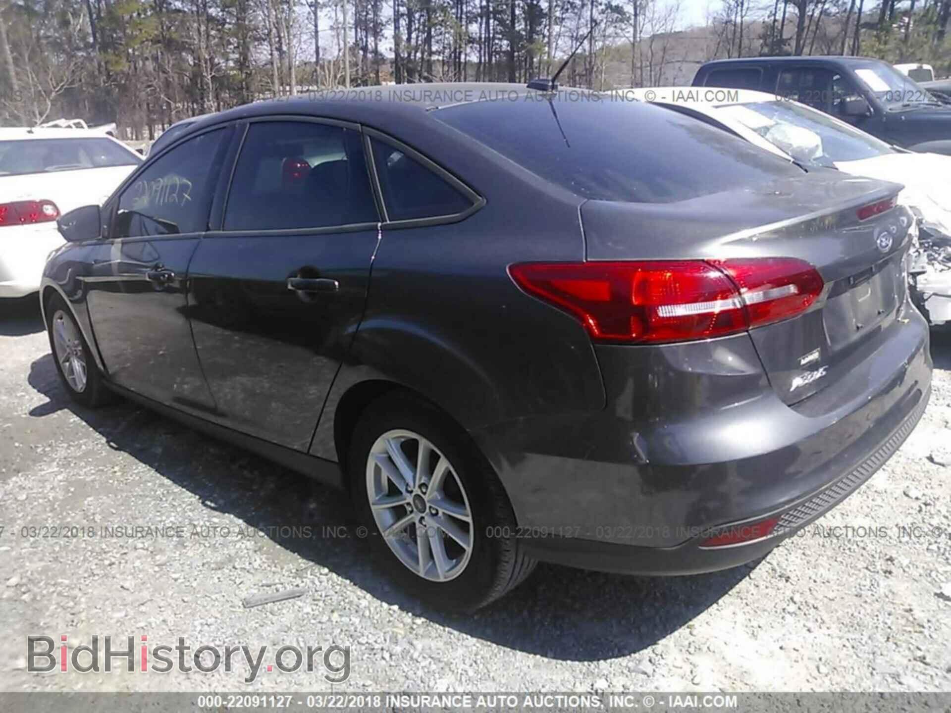 2016 Ford Focus - VIN: 1FADP3F22GL401541 - Photo 3