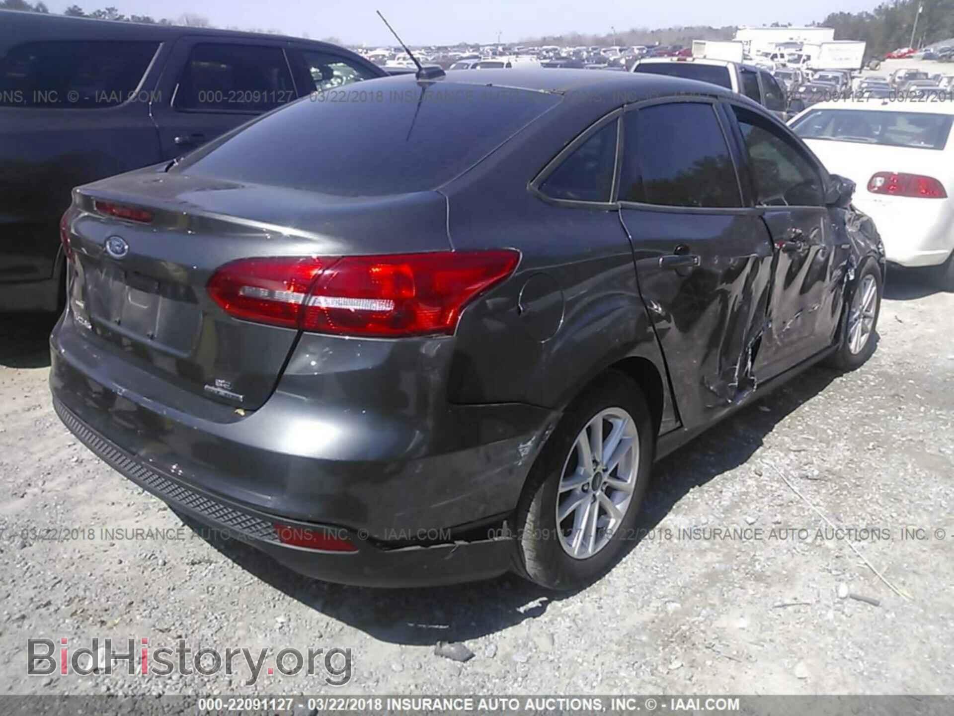 2016 Ford Focus - VIN: 1FADP3F22GL401541 - Photo 4