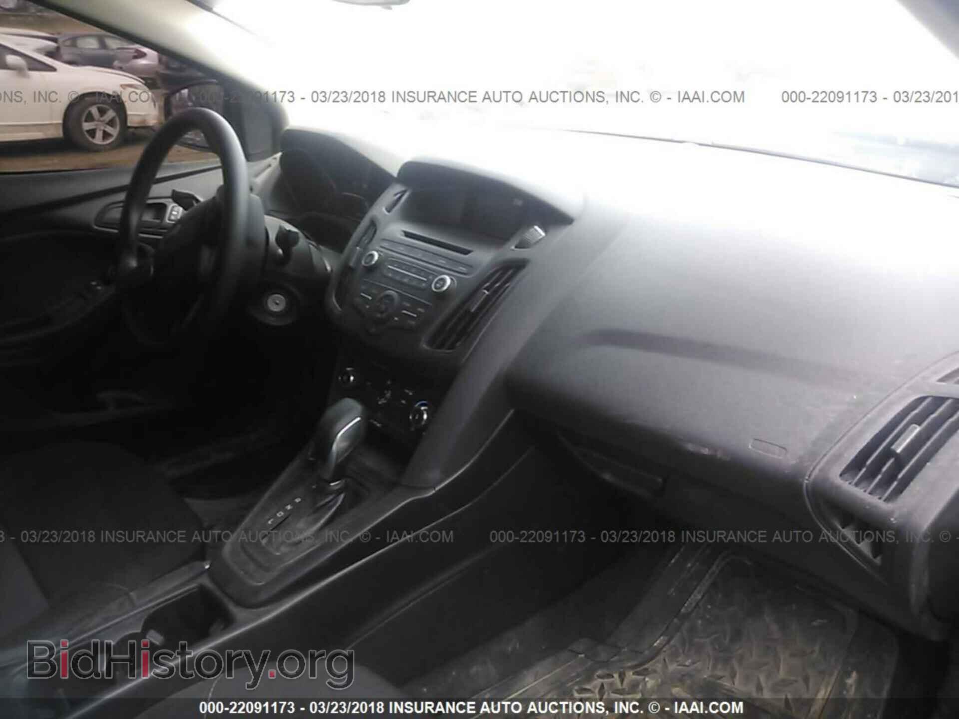2017 Ford Focus - VIN: 1FADP3E27HL319064 - Photo 5