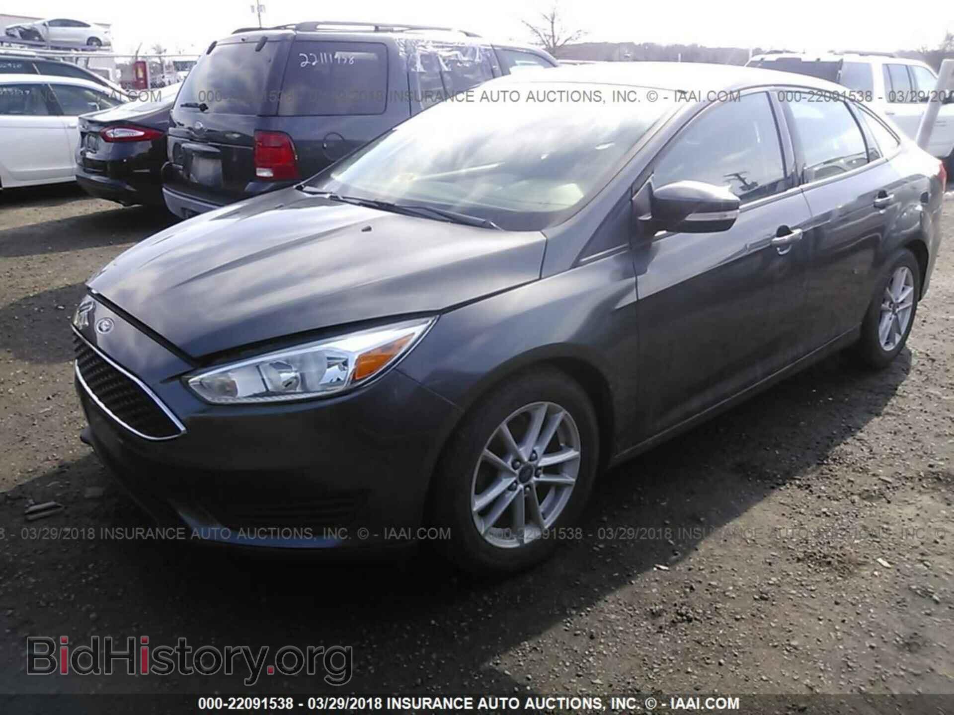 2015 Ford Focus - VIN: 1FADP3F2XFL204082 - Photo 2