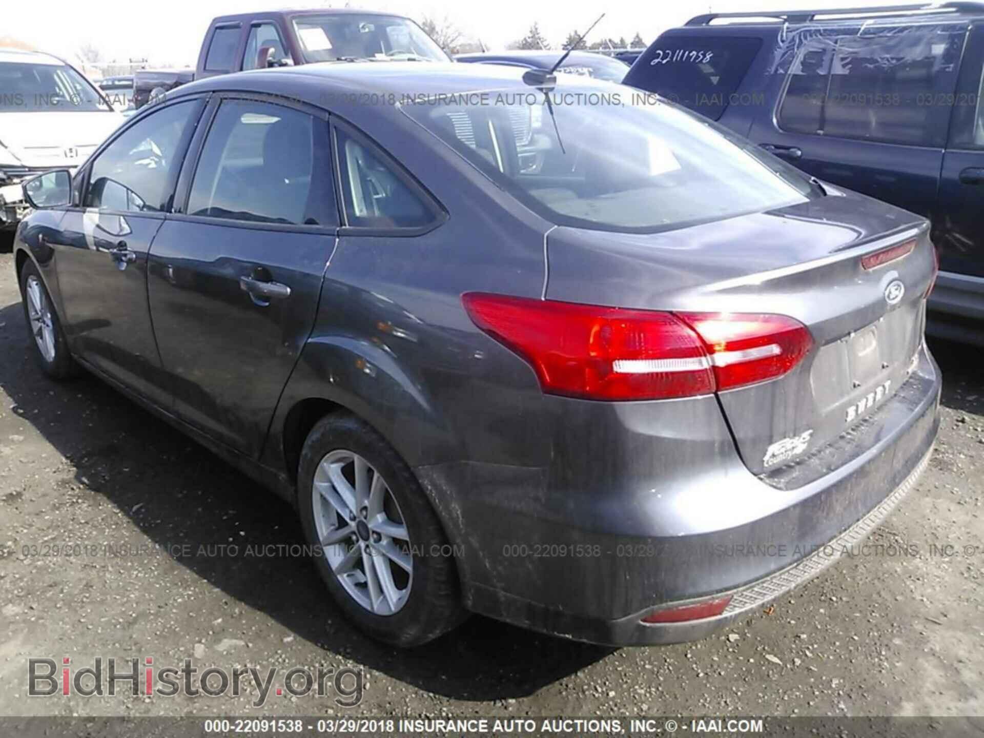 2015 Ford Focus - VIN: 1FADP3F2XFL204082 - Photo 3