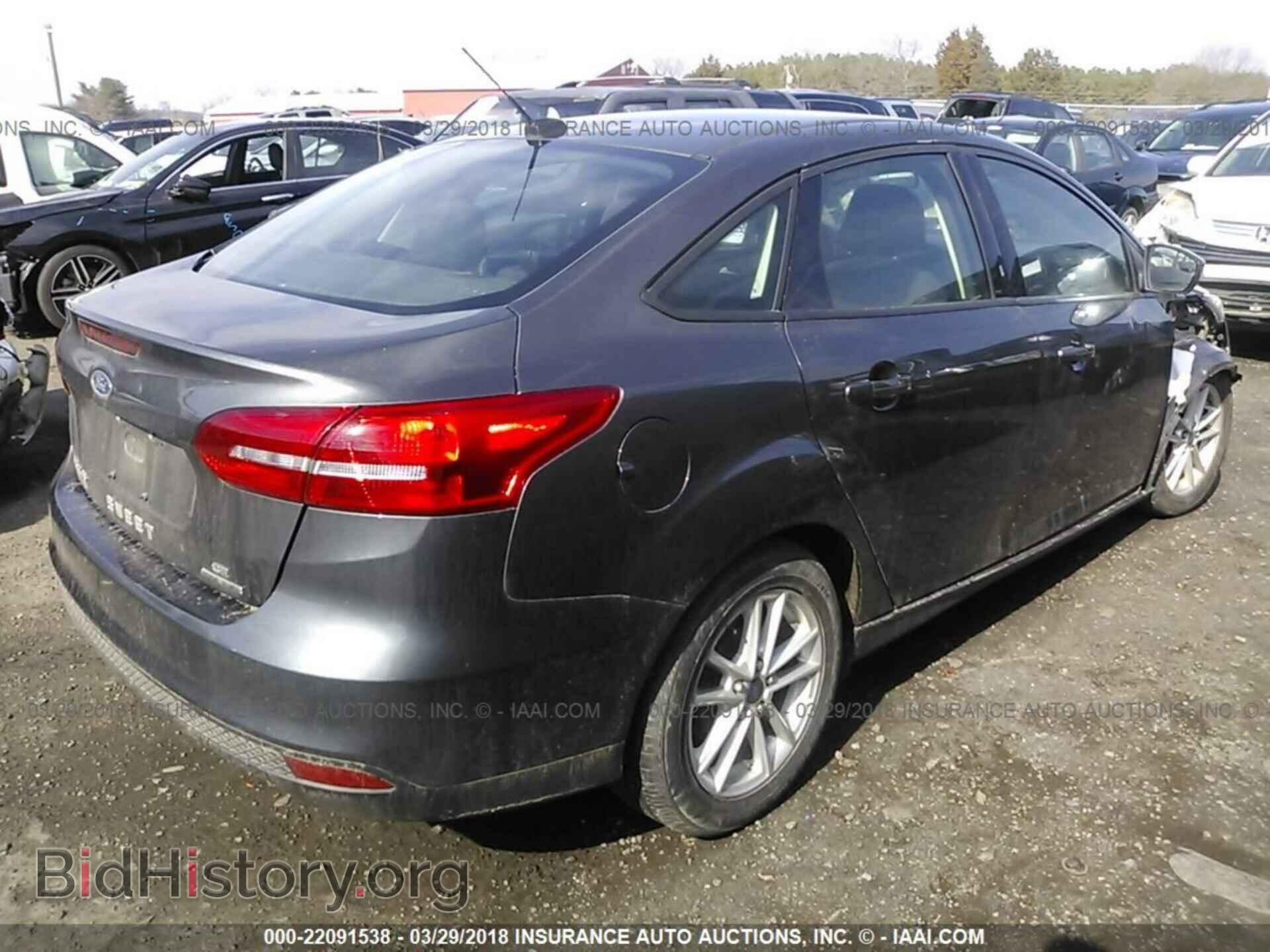 2015 Ford Focus - VIN: 1FADP3F2XFL204082 - Photo 4