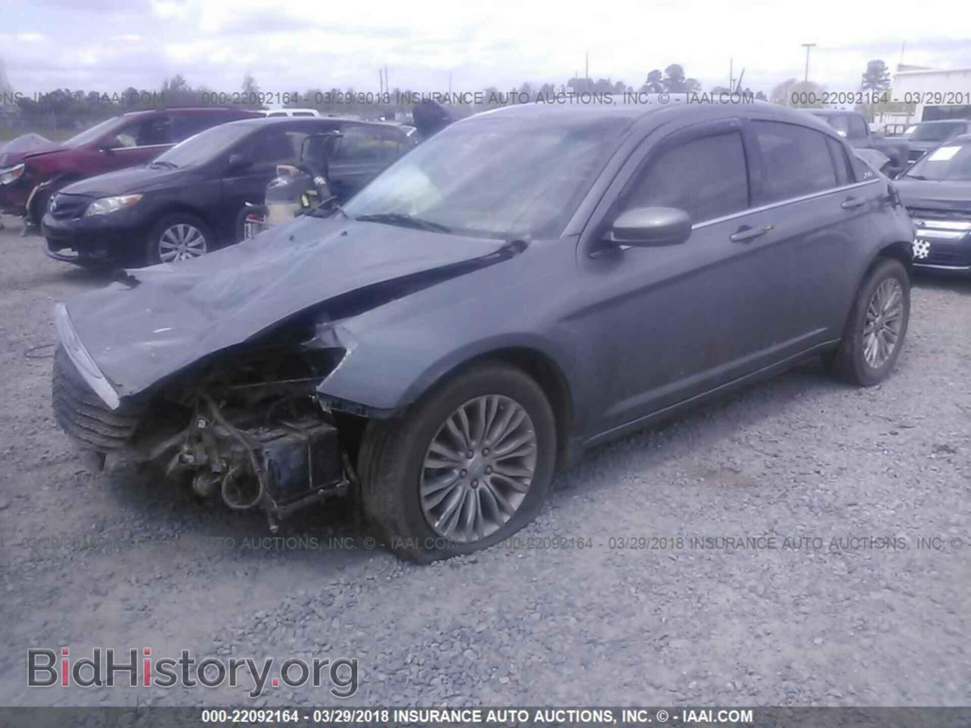 2012 Chrysler 200 - VIN: 1C3CCBAB8CN330724 - Фото 2