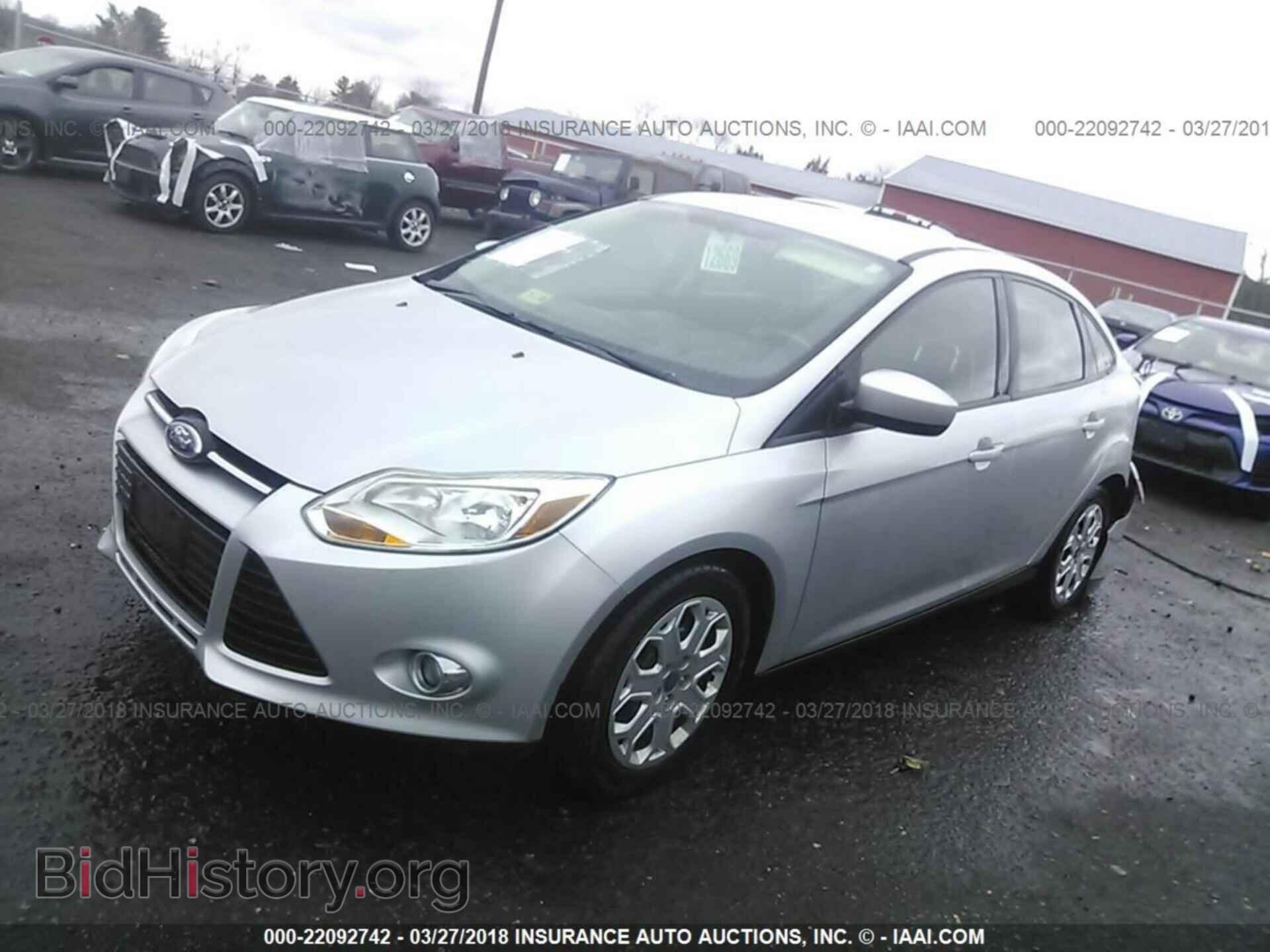 2012 Ford Focus - VIN: 1FAHP3F22CL122960 - Photo 2