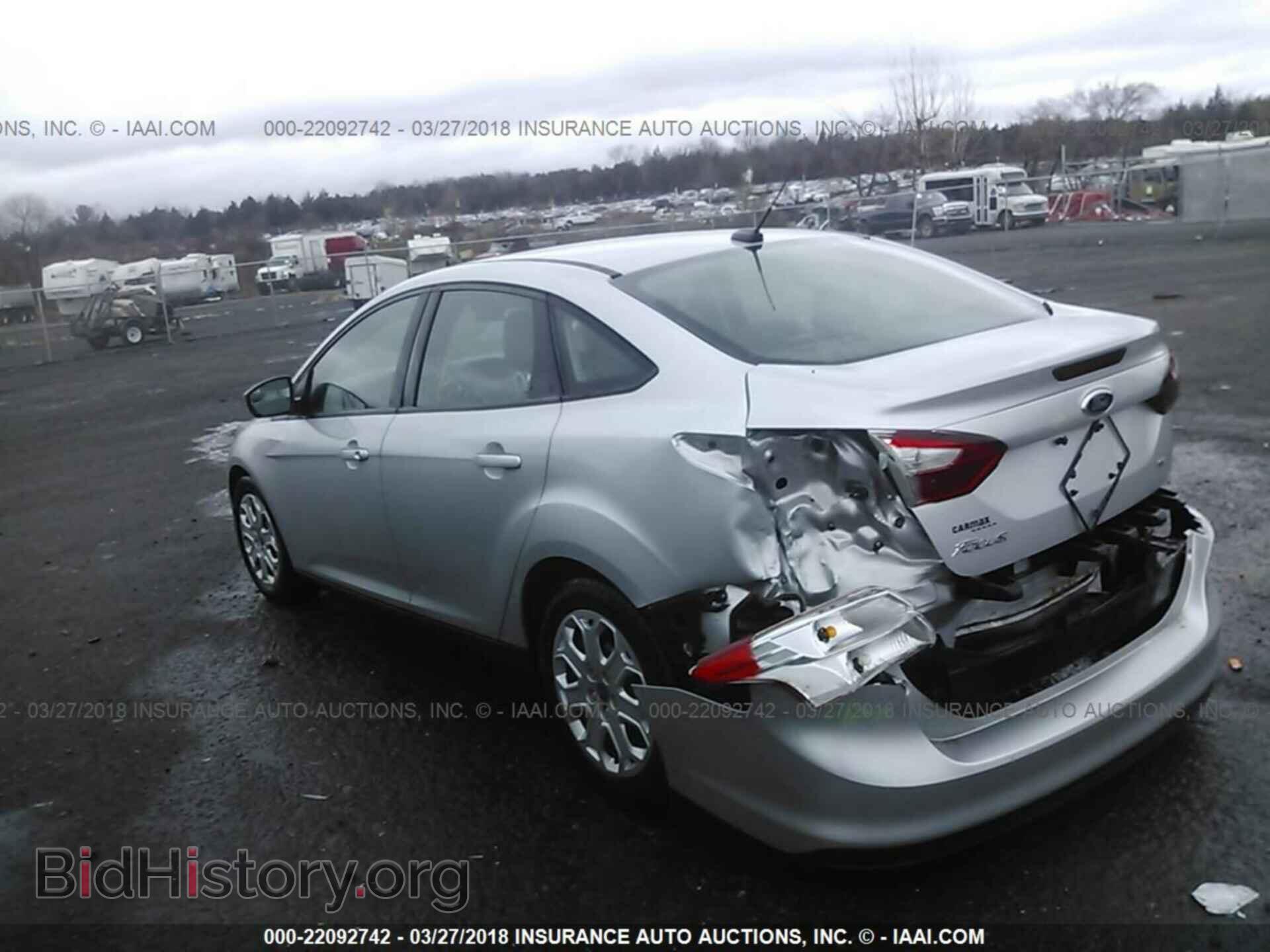 2012 Ford Focus - VIN: 1FAHP3F22CL122960 - Photo 3