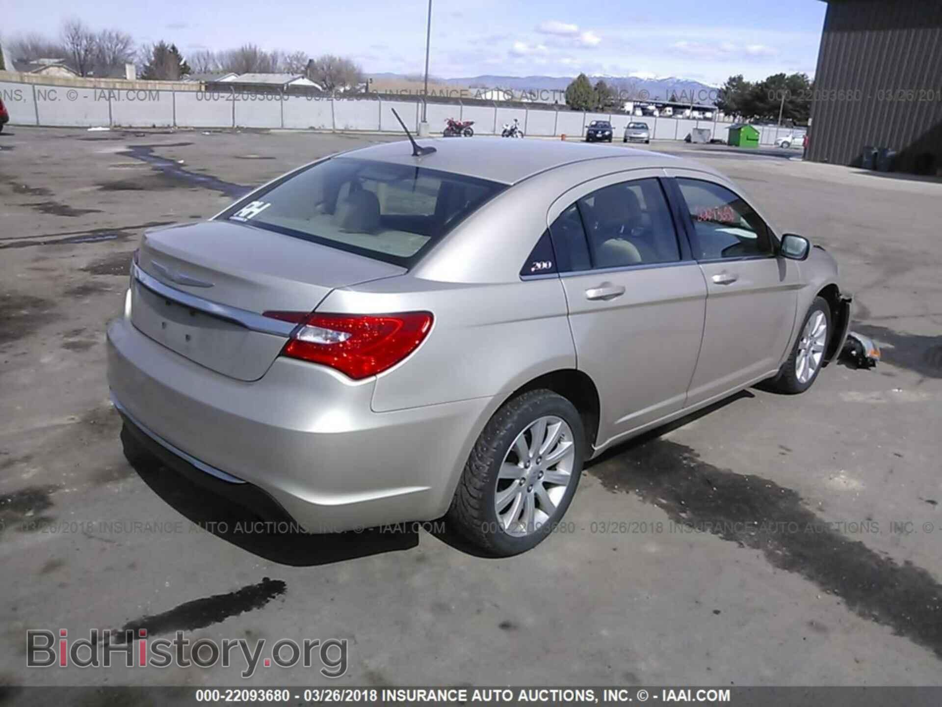 2013 Chrysler 200 - VIN: 1C3CCBBB5DN633220 - Photo 4