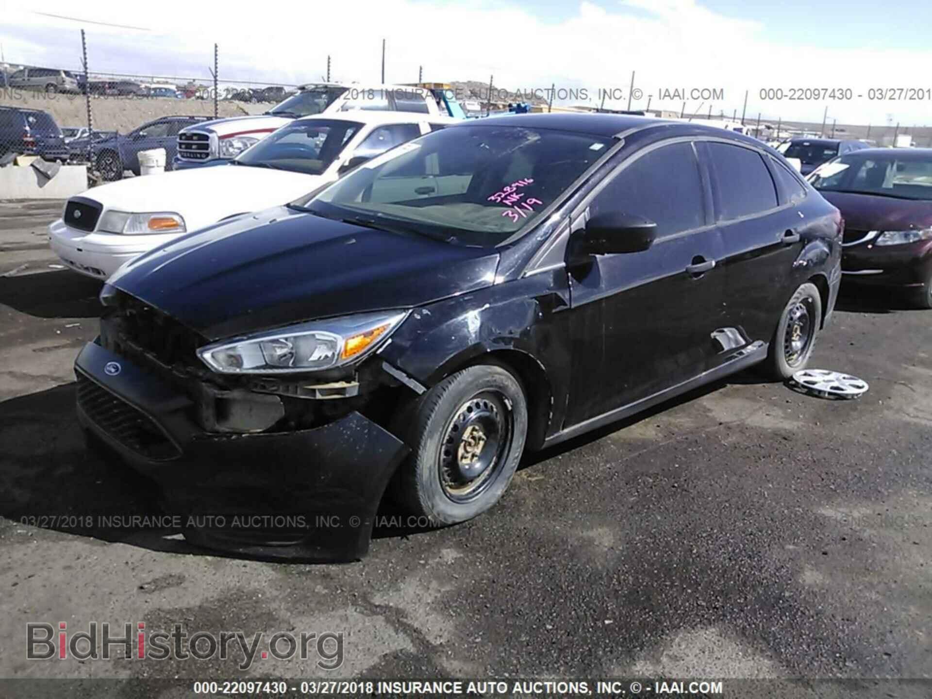 2016 Ford Focus - VIN: 1FADP3E22GL328916 - Photo 2