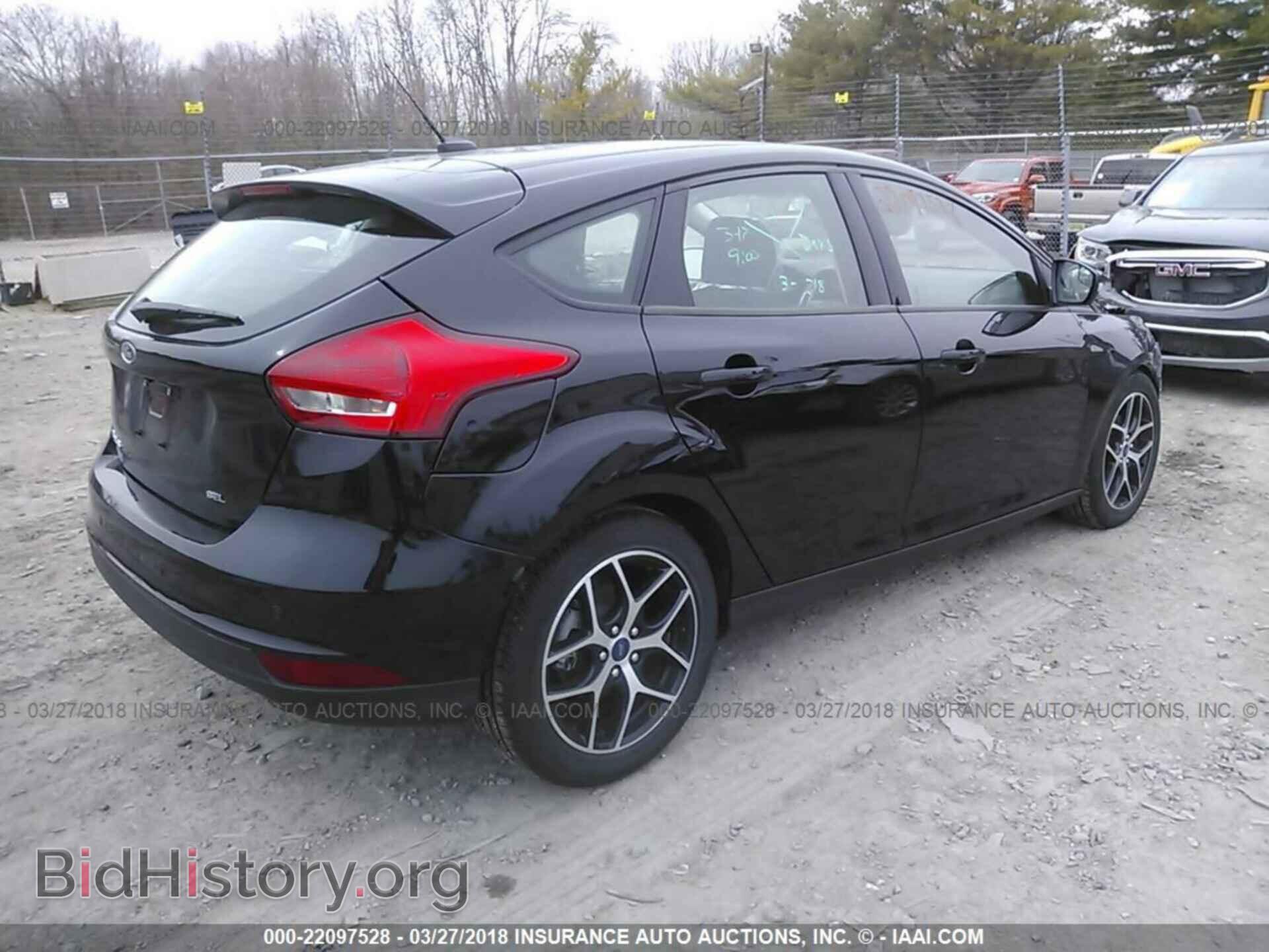 2017 Ford Focus - VIN: 1FADP3M28HL293799 - Photo 4