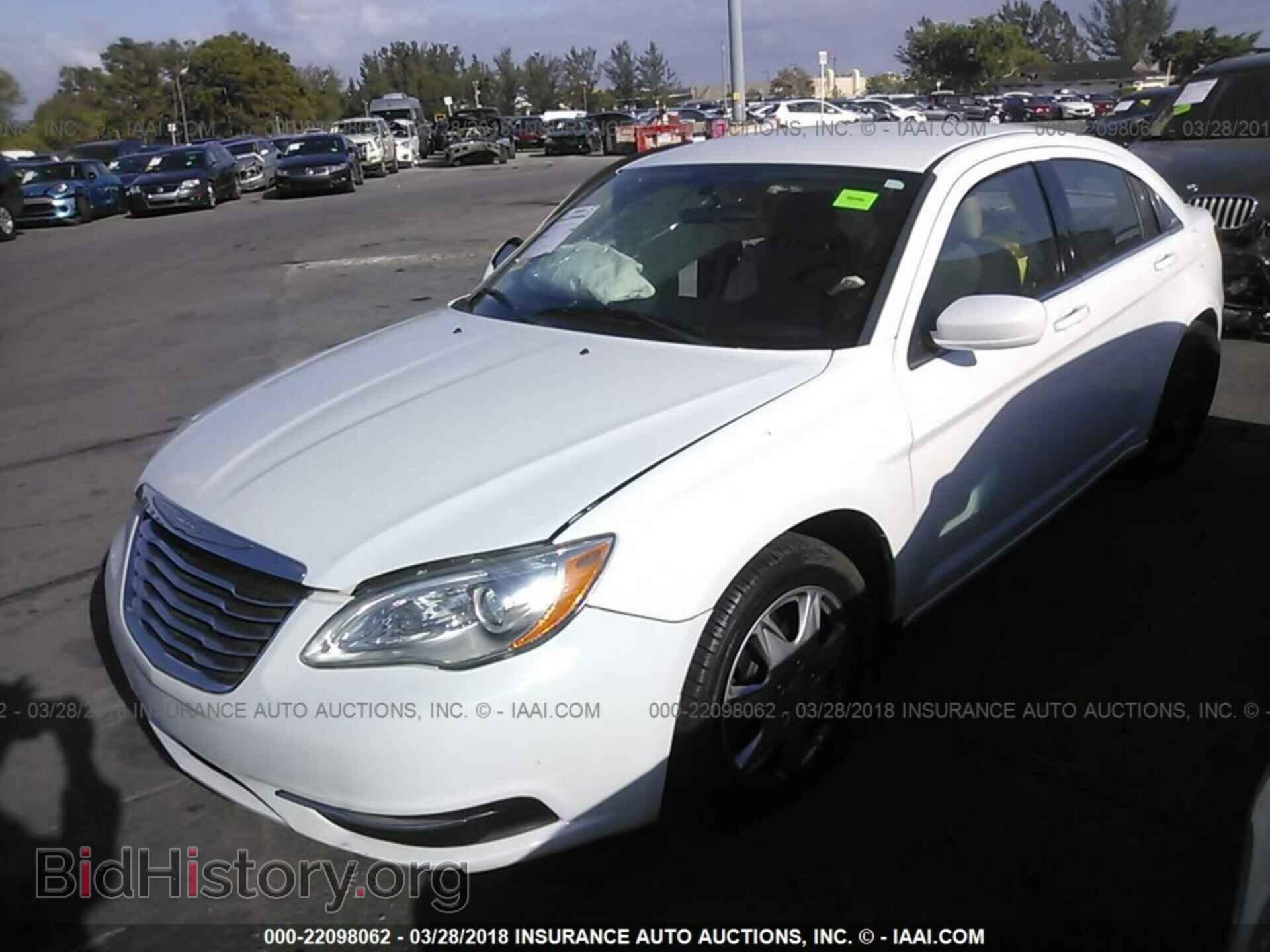 2013 Chrysler 200 - VIN: 1C3CCBAB1DN641171 - Фото 2