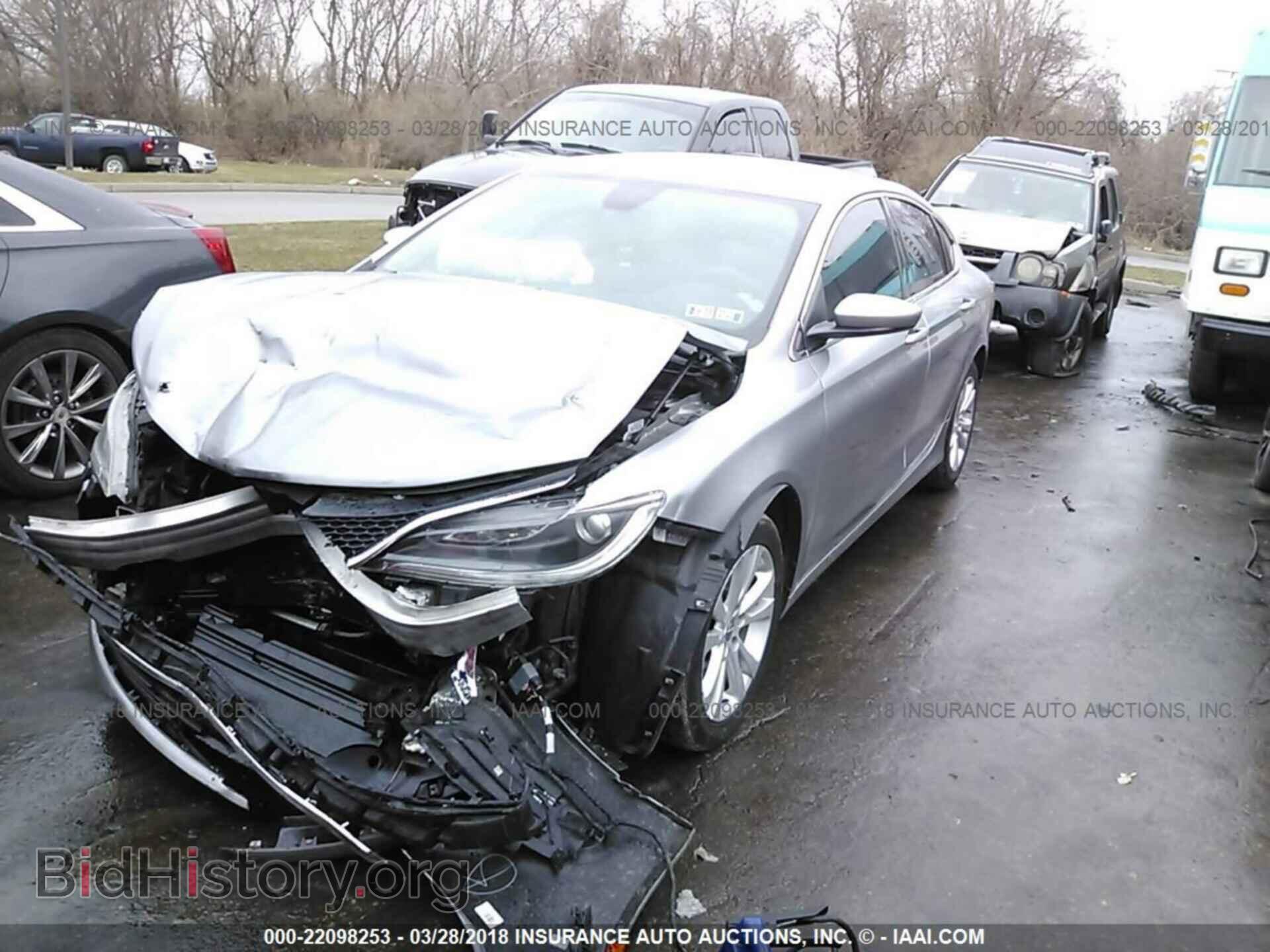 2015 Chrysler 200 - VIN: 1C3CCCAB7FN722877 - Photo 2