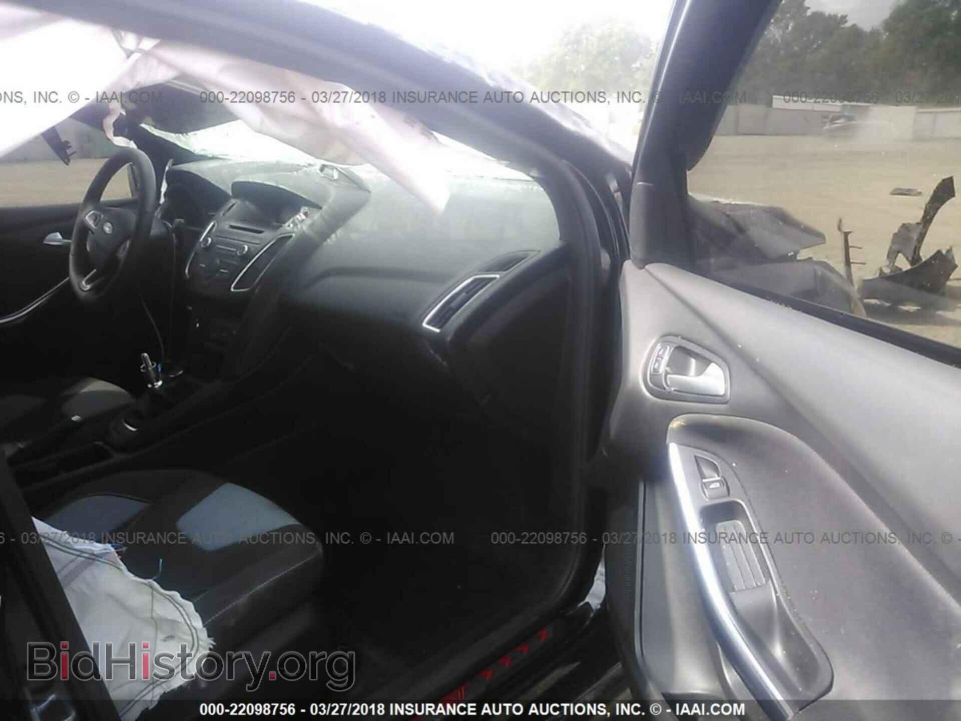 2017 Ford Focus - VIN: 1FADP3L93HL337593 - Photo 5